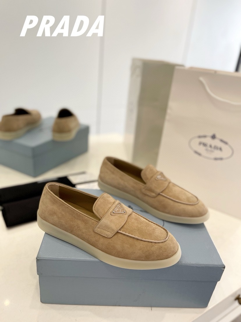 Pra*a shoes 2024081503