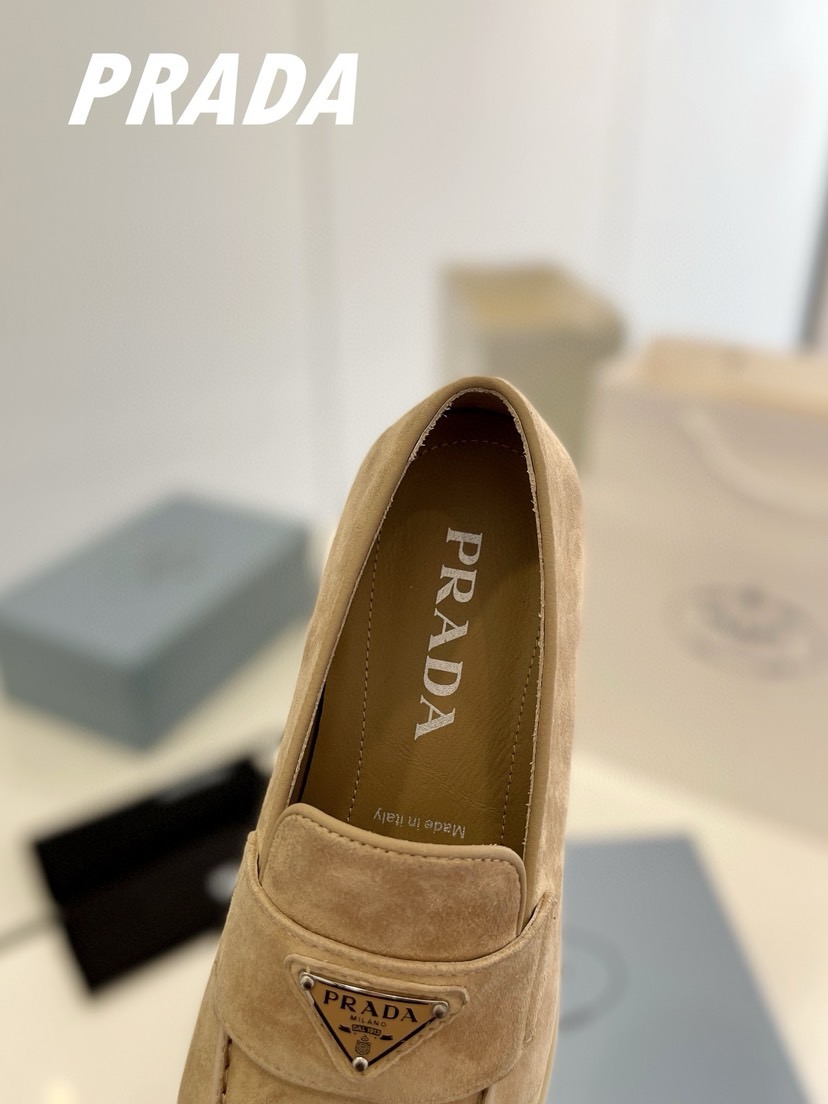 Pra*a shoes 2024081503