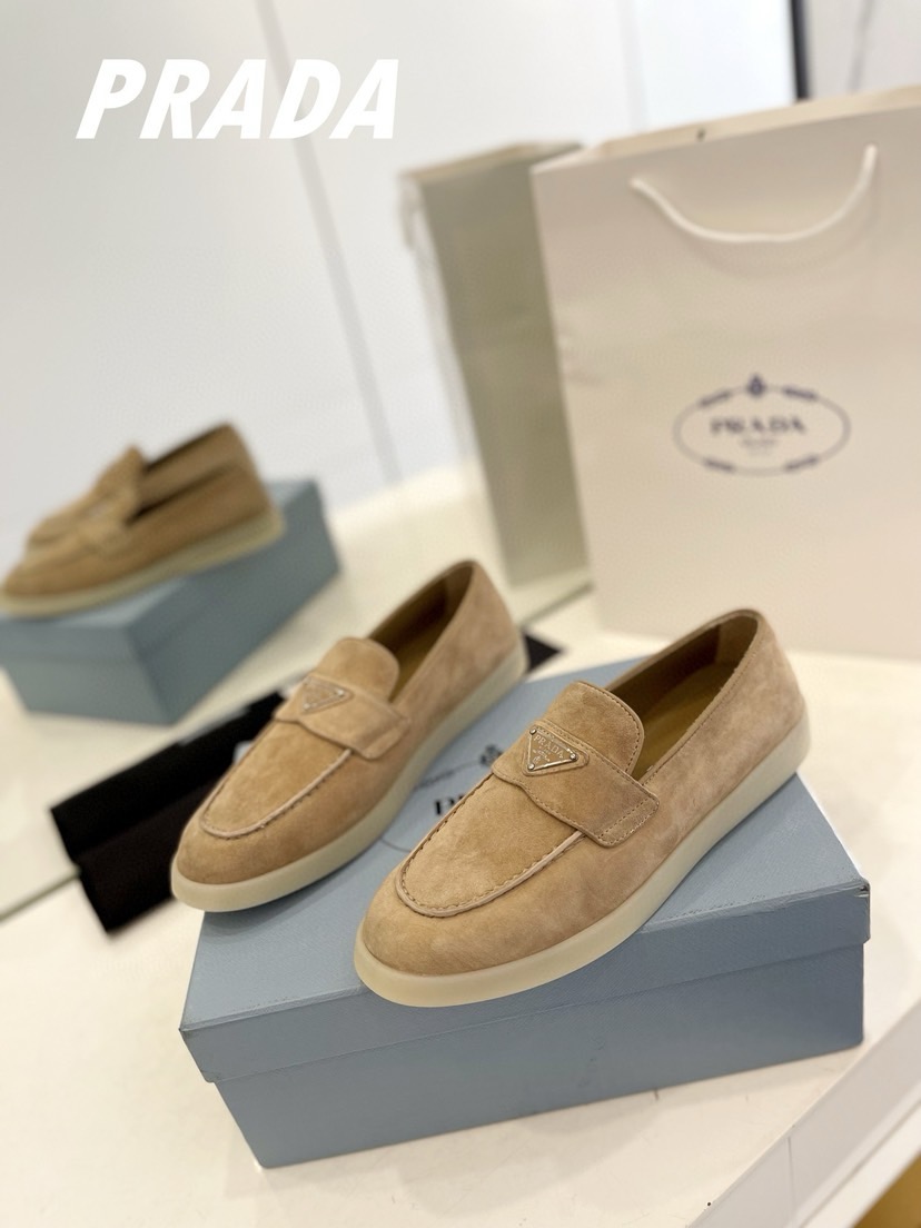 Pra*a shoes 2024081503
