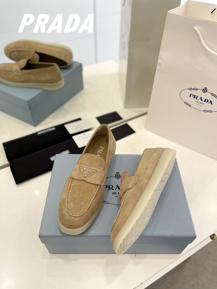 Pra*a shoes 2024081503