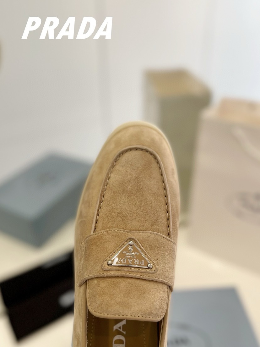 Pra*a shoes 2024081503