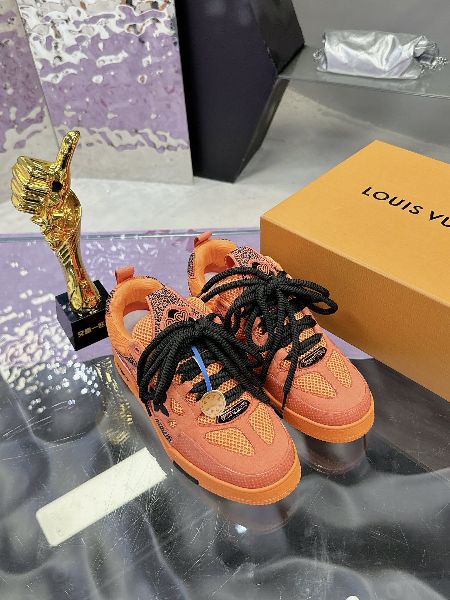 LV sneaker 2024082001