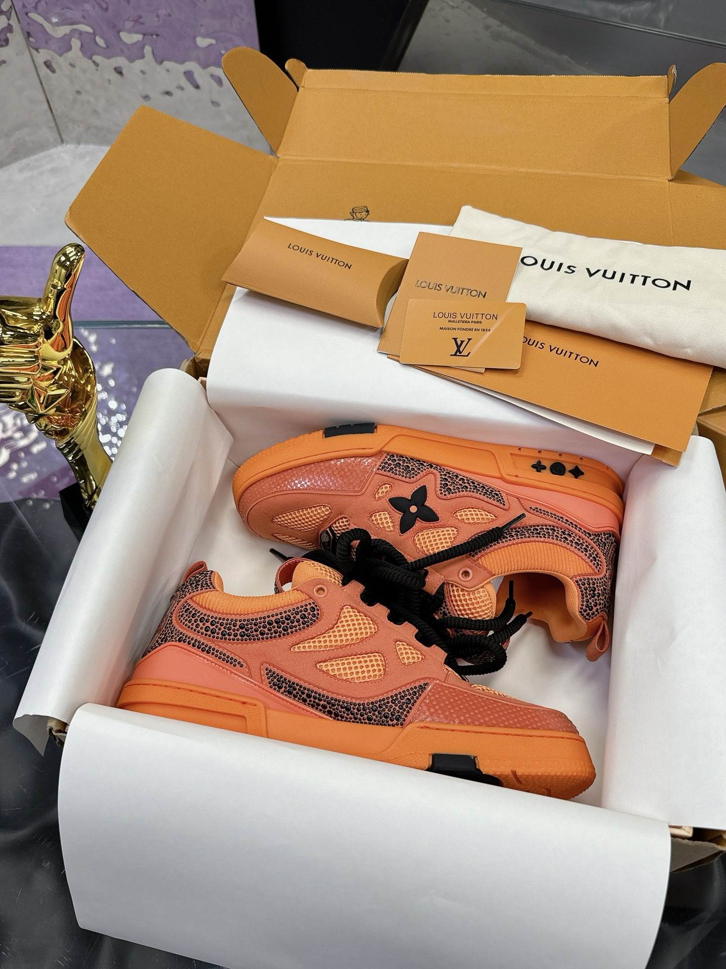 LV sneaker 2024082001