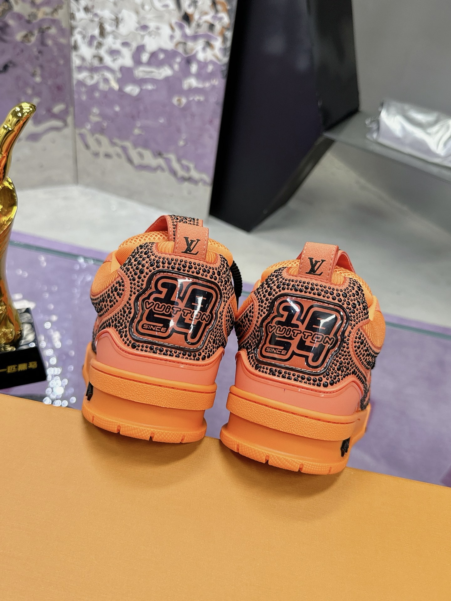 LV sneaker 2024082001