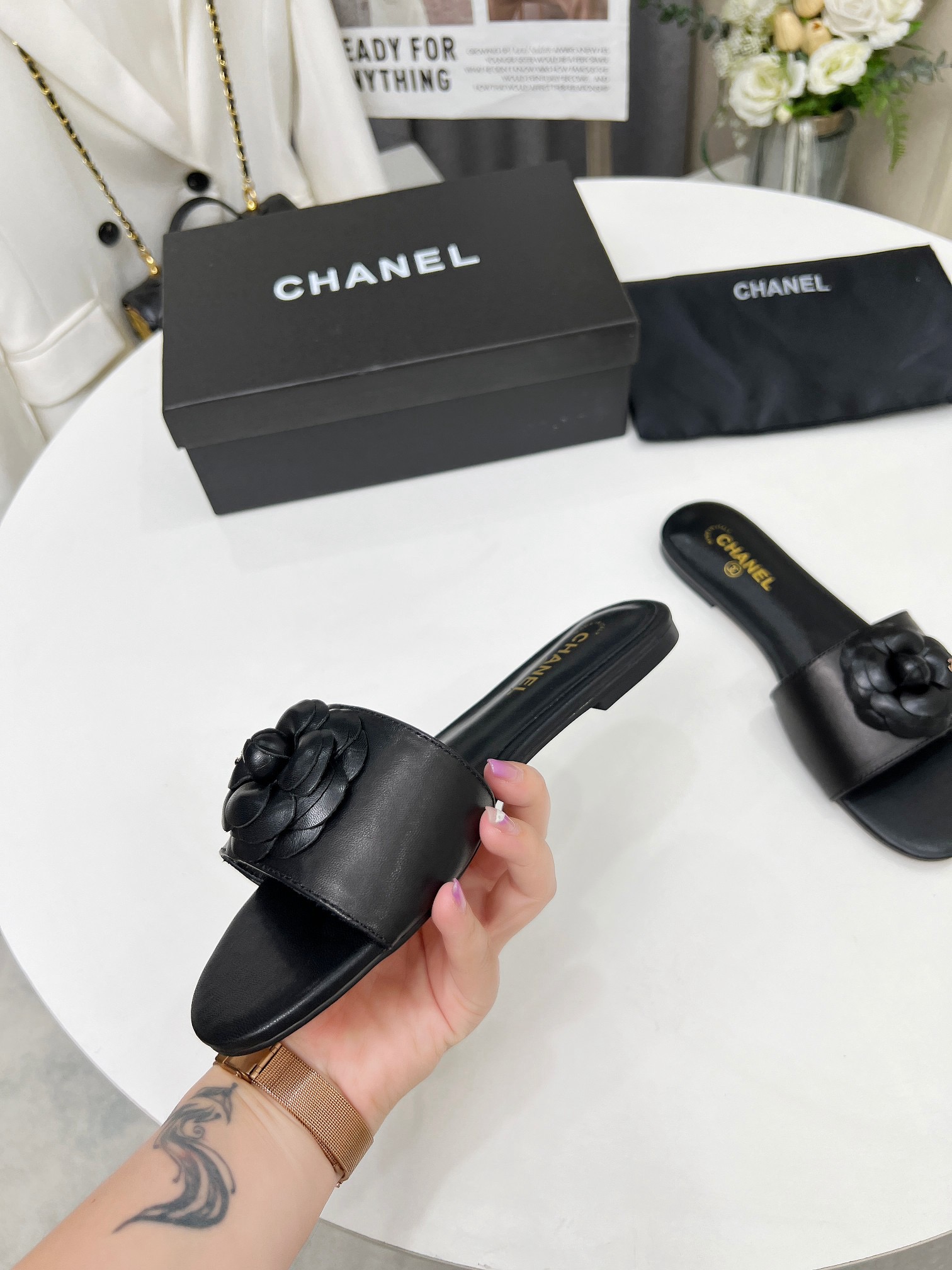 Ch*el slipper 2024082001