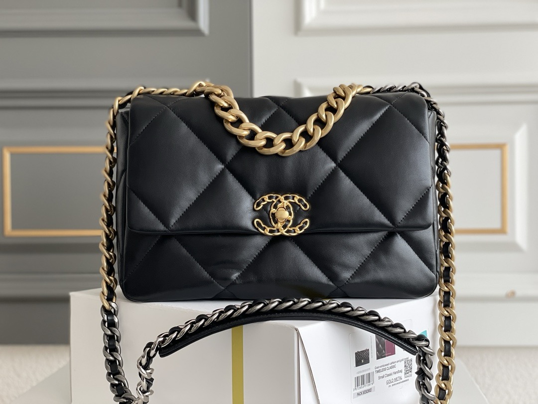 Ch*el 19 bag medium  20*30*10cm