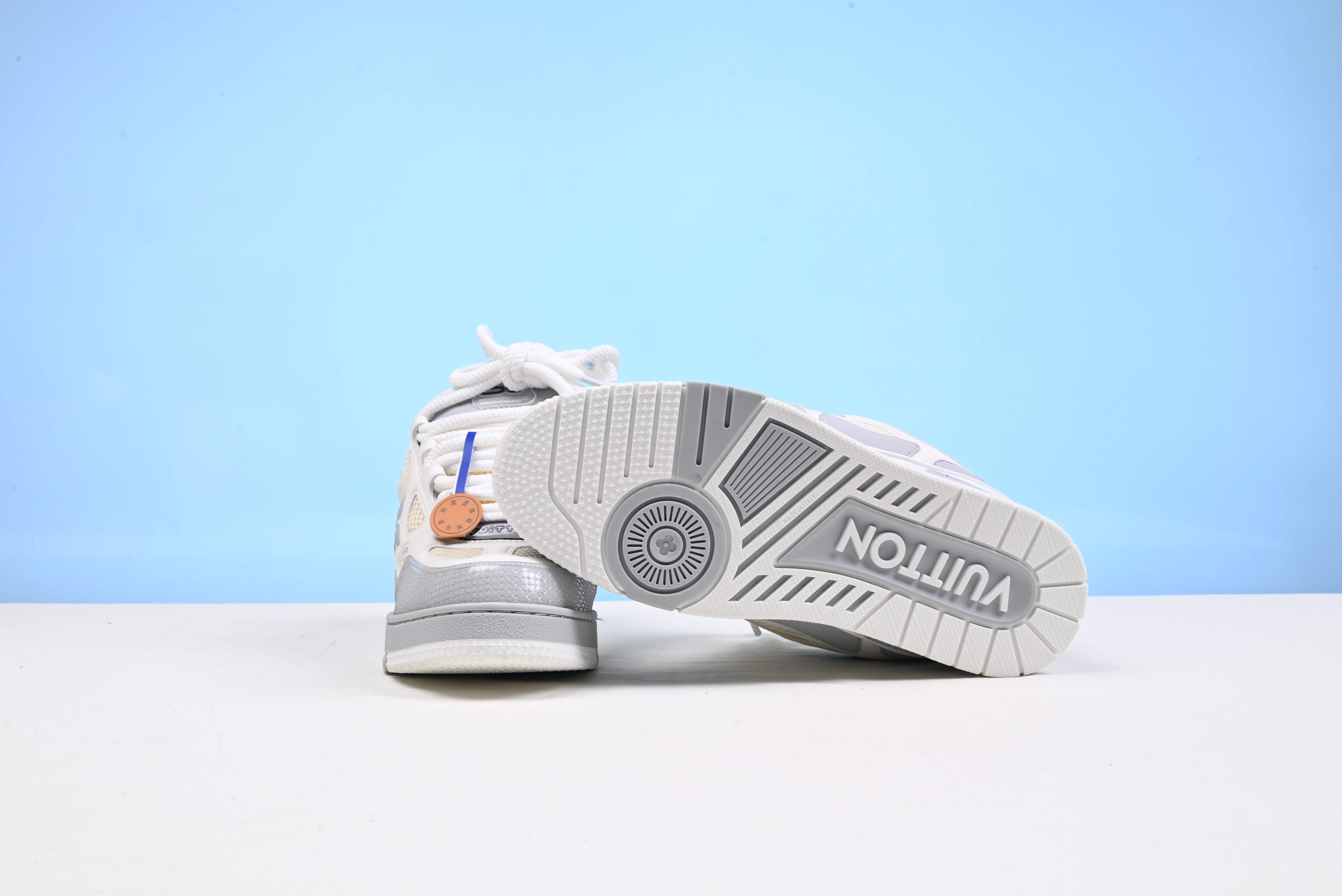 LV sneaker 2024082301