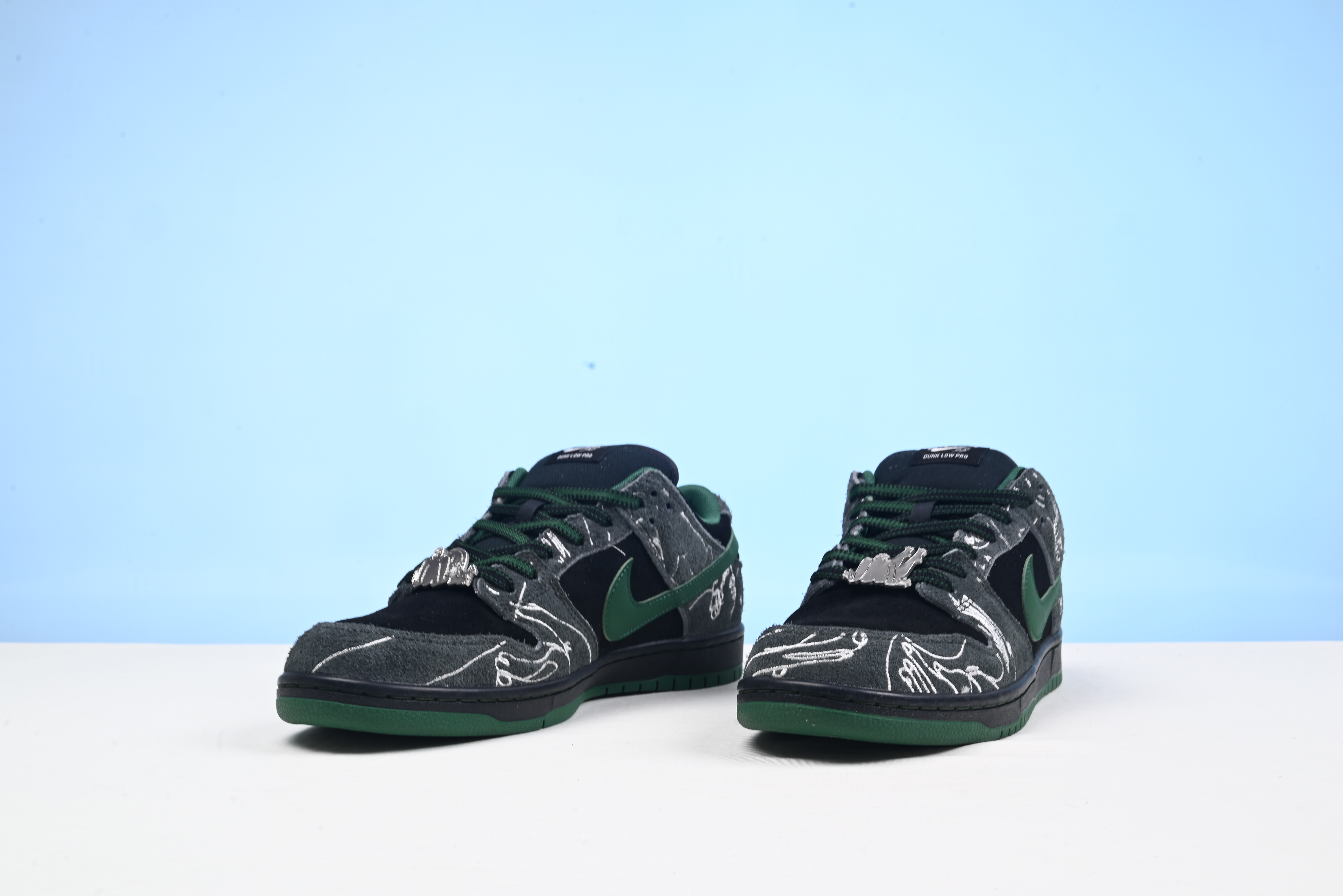 Nike SB Dunk Low There Skateboards HF7743-001