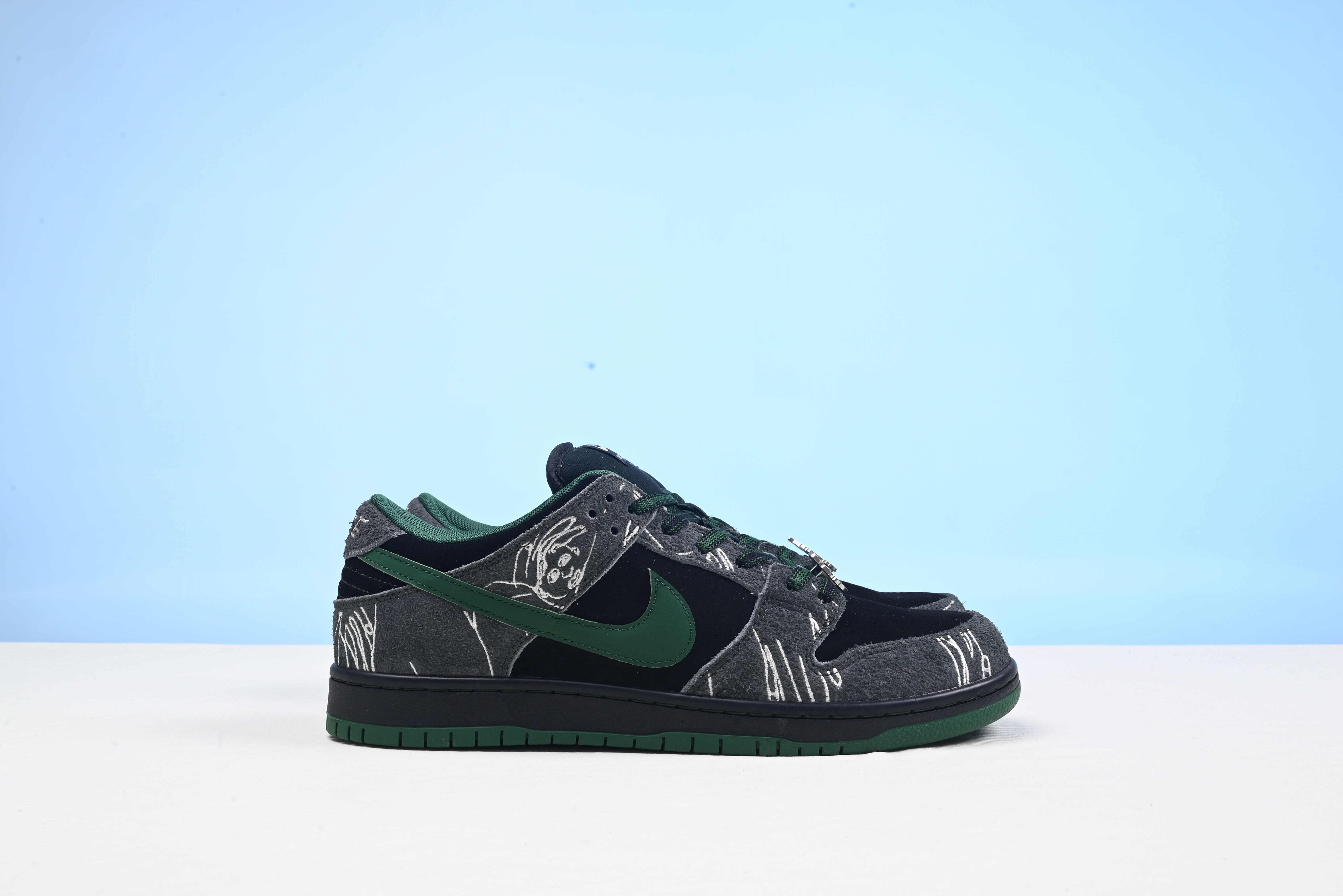 Nike SB Dunk Low There Skateboards HF7743-001