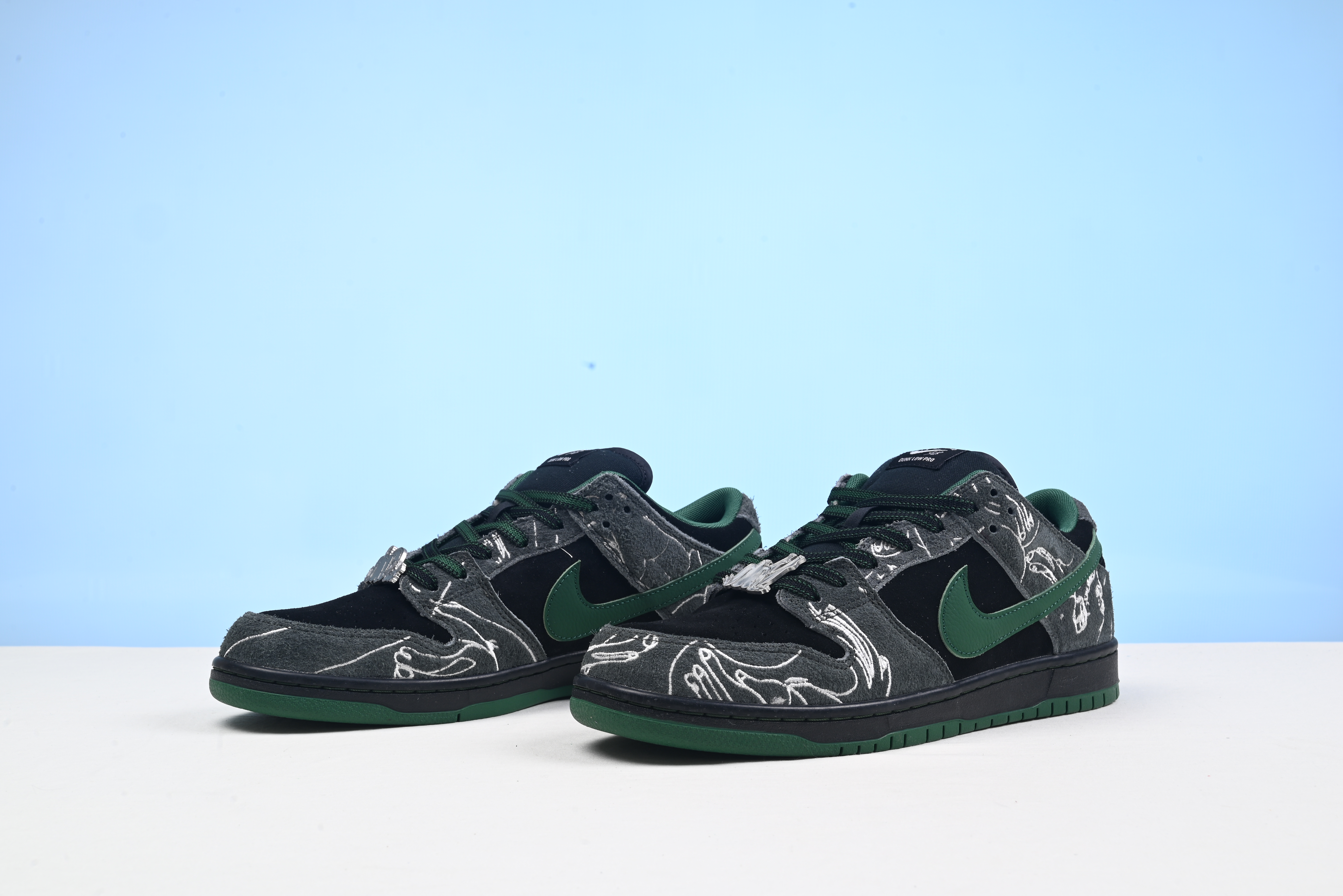 Nike SB Dunk Low There Skateboards HF7743-001