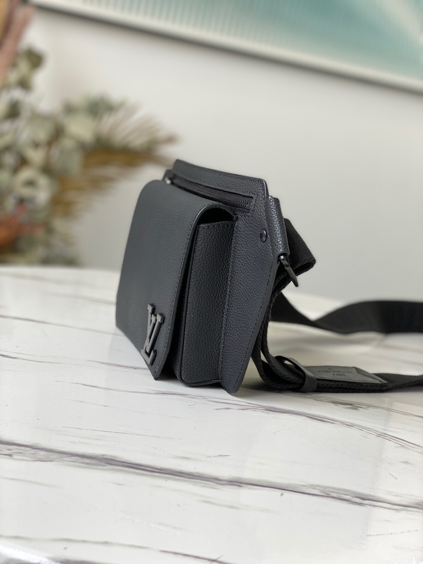 LV Takeoff Sling Aerogram M57081 30*15*3CM