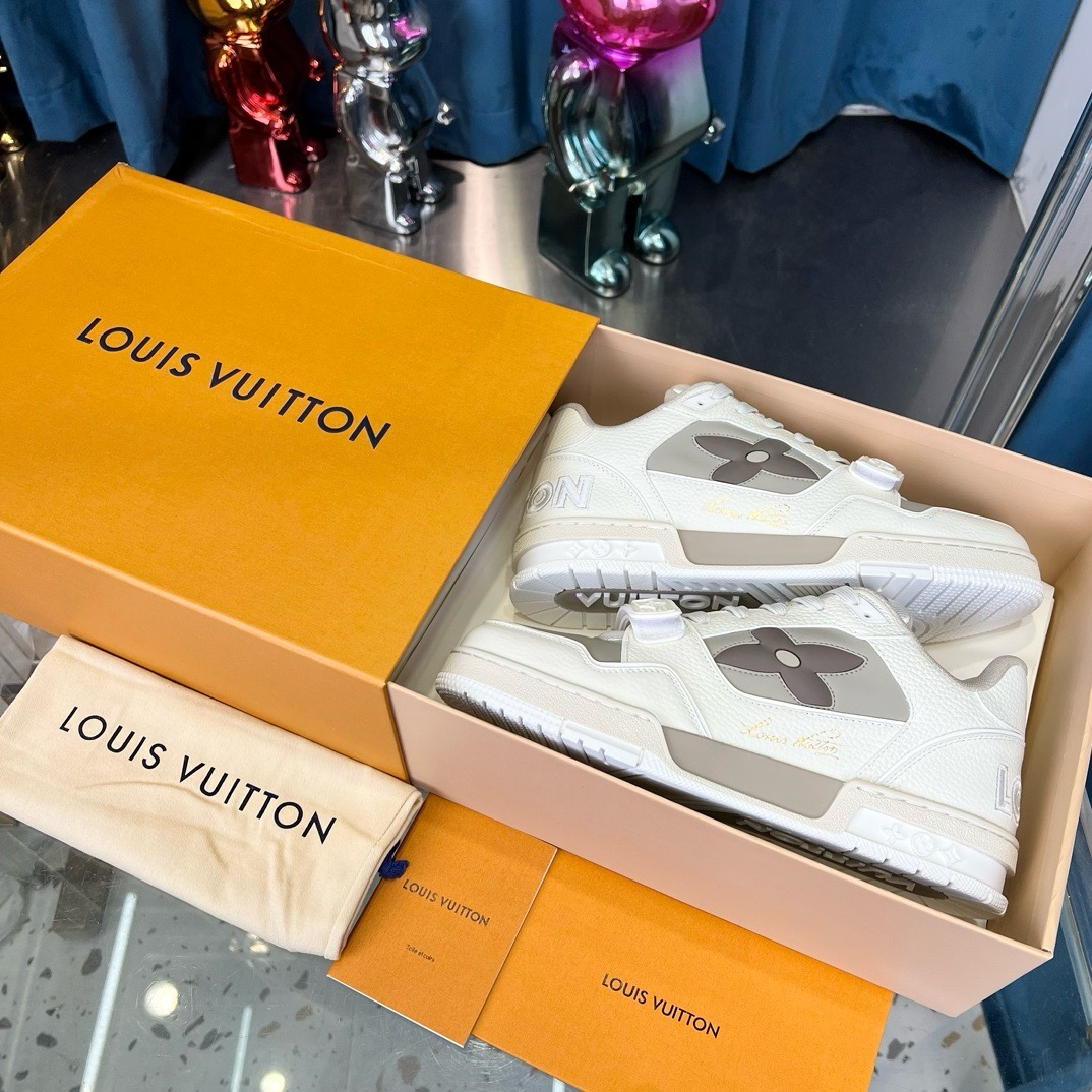 LV sneaker 2024083001