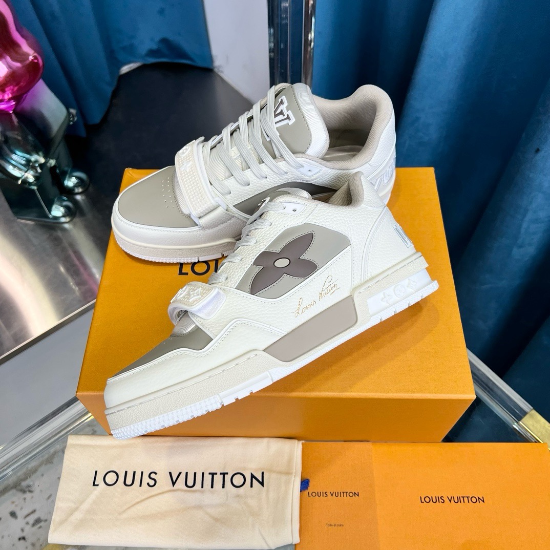 LV sneaker 2024083001