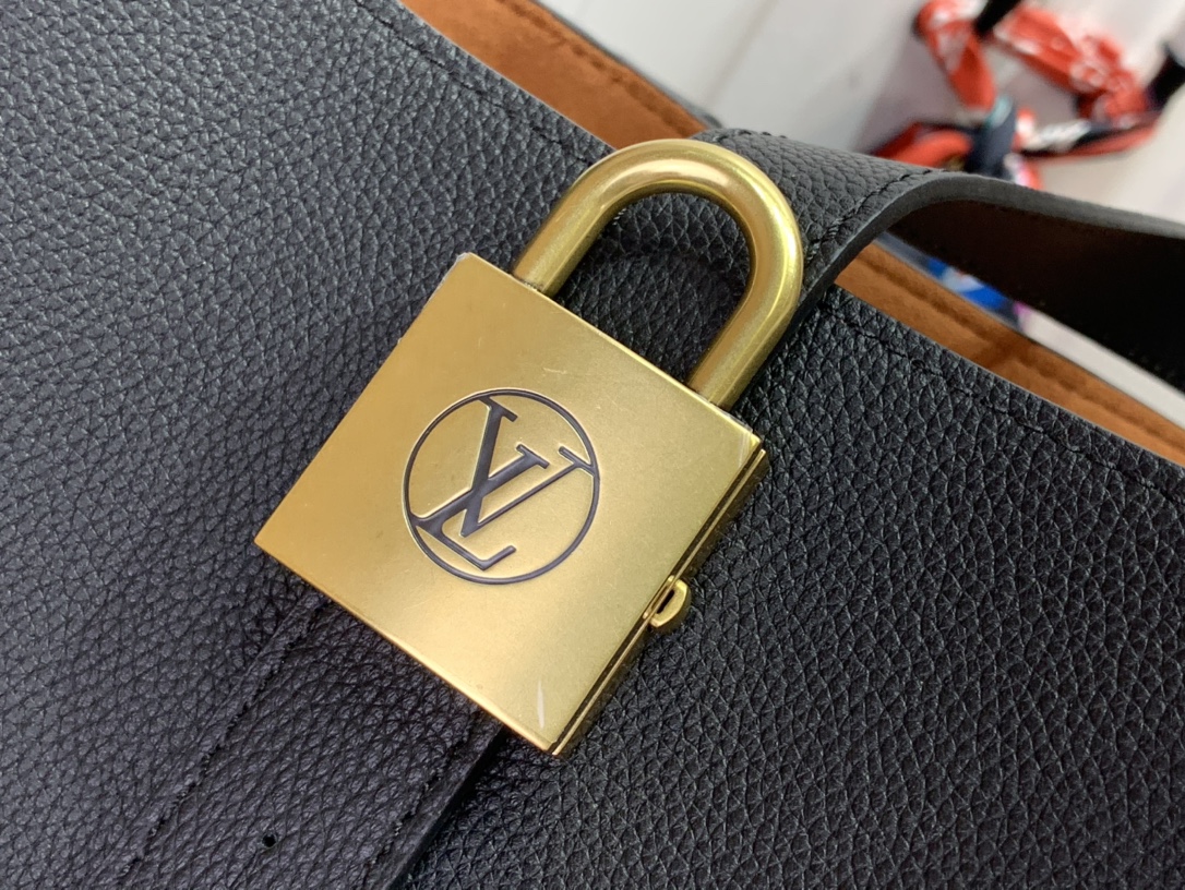 LV Low Key Cabas MM 47*30*14CM 2024090304