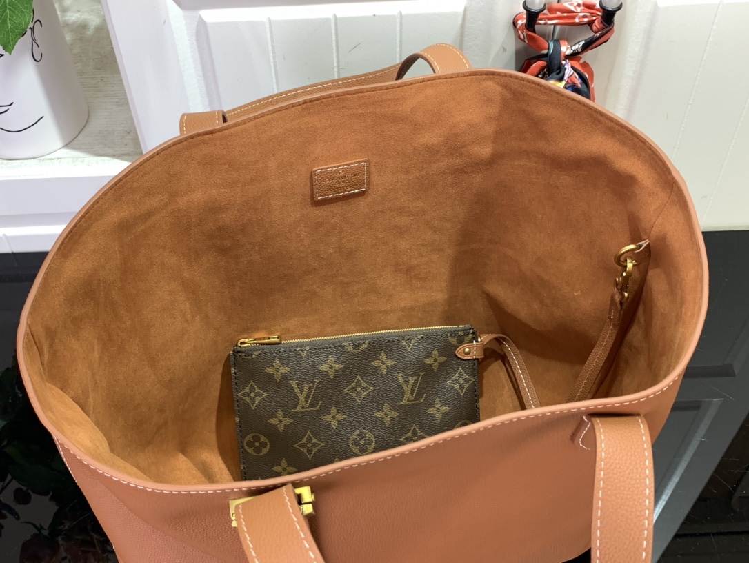 LV Low Key Cabas MM 47*30*14CM 2024090305