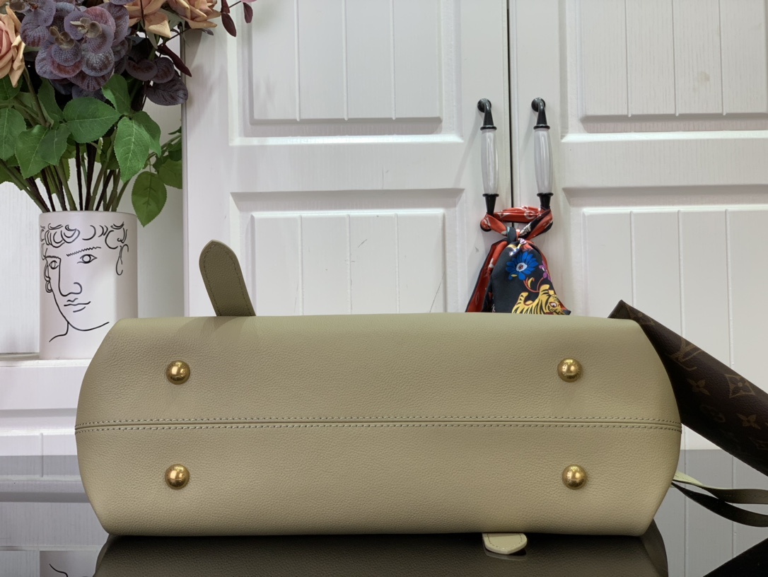 LV Low Key Cabas MM 47*30*14CM 2024090306