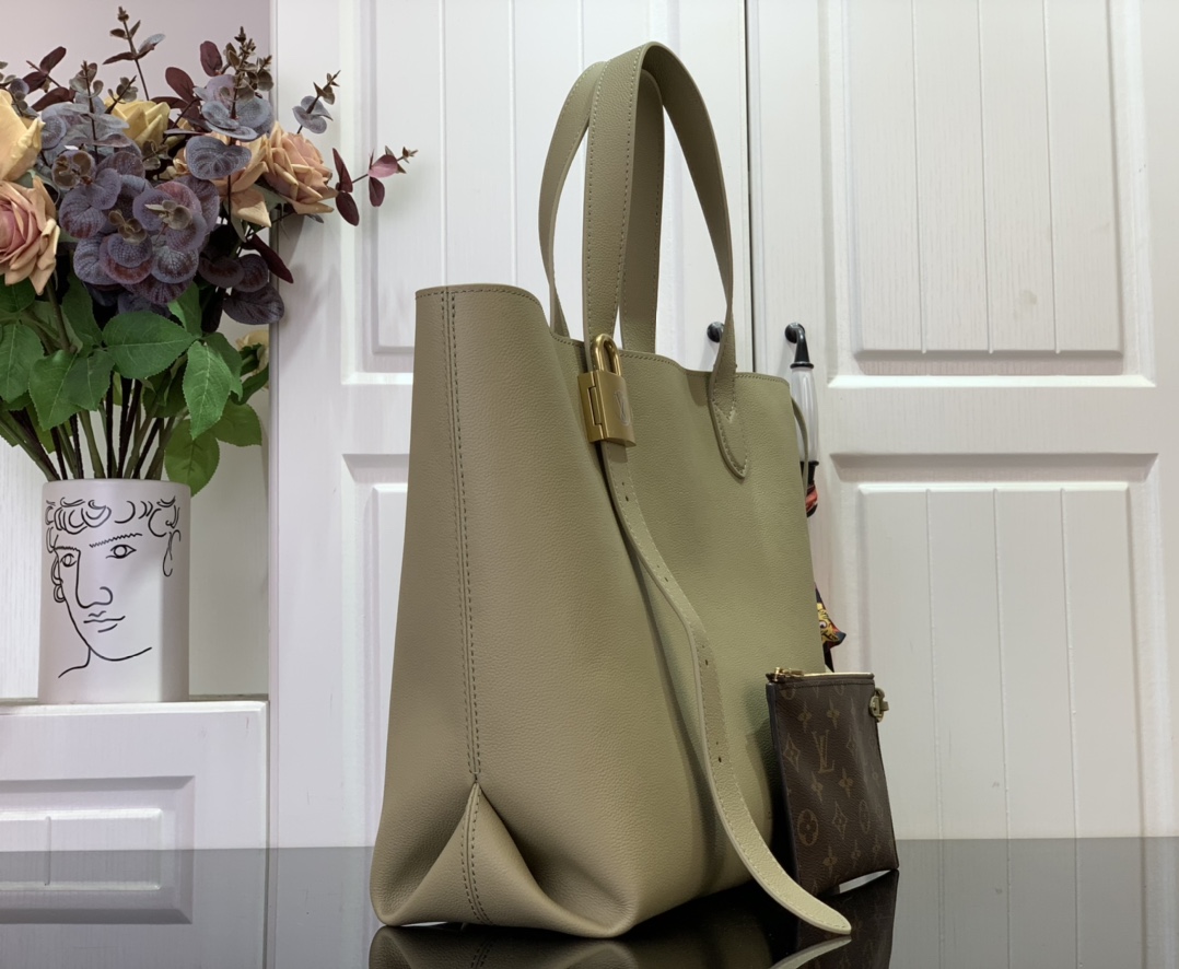 LV Low Key Cabas MM 47*30*14CM 2024090306