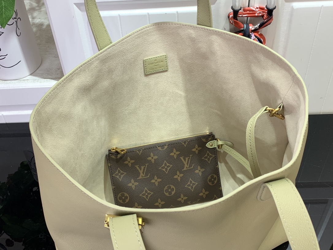 LV Low Key Cabas MM 47*30*14CM 2024090306