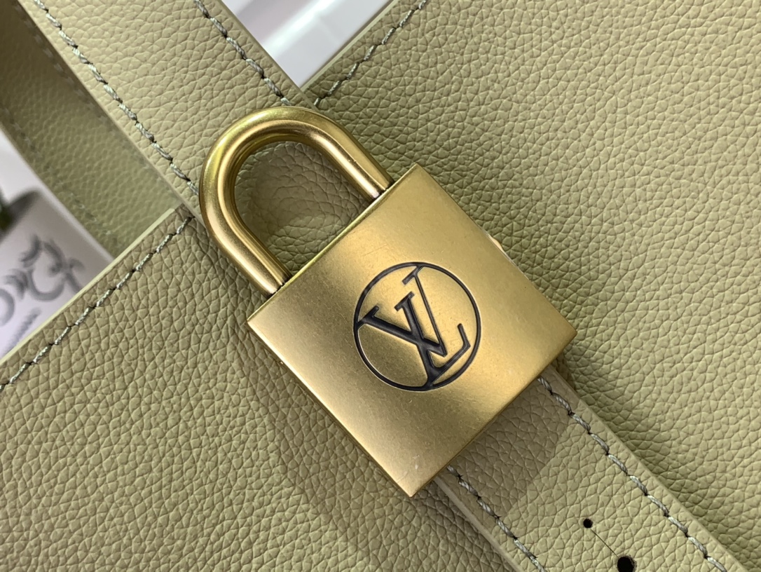 LV Low Key Cabas MM 47*30*14CM 2024090306