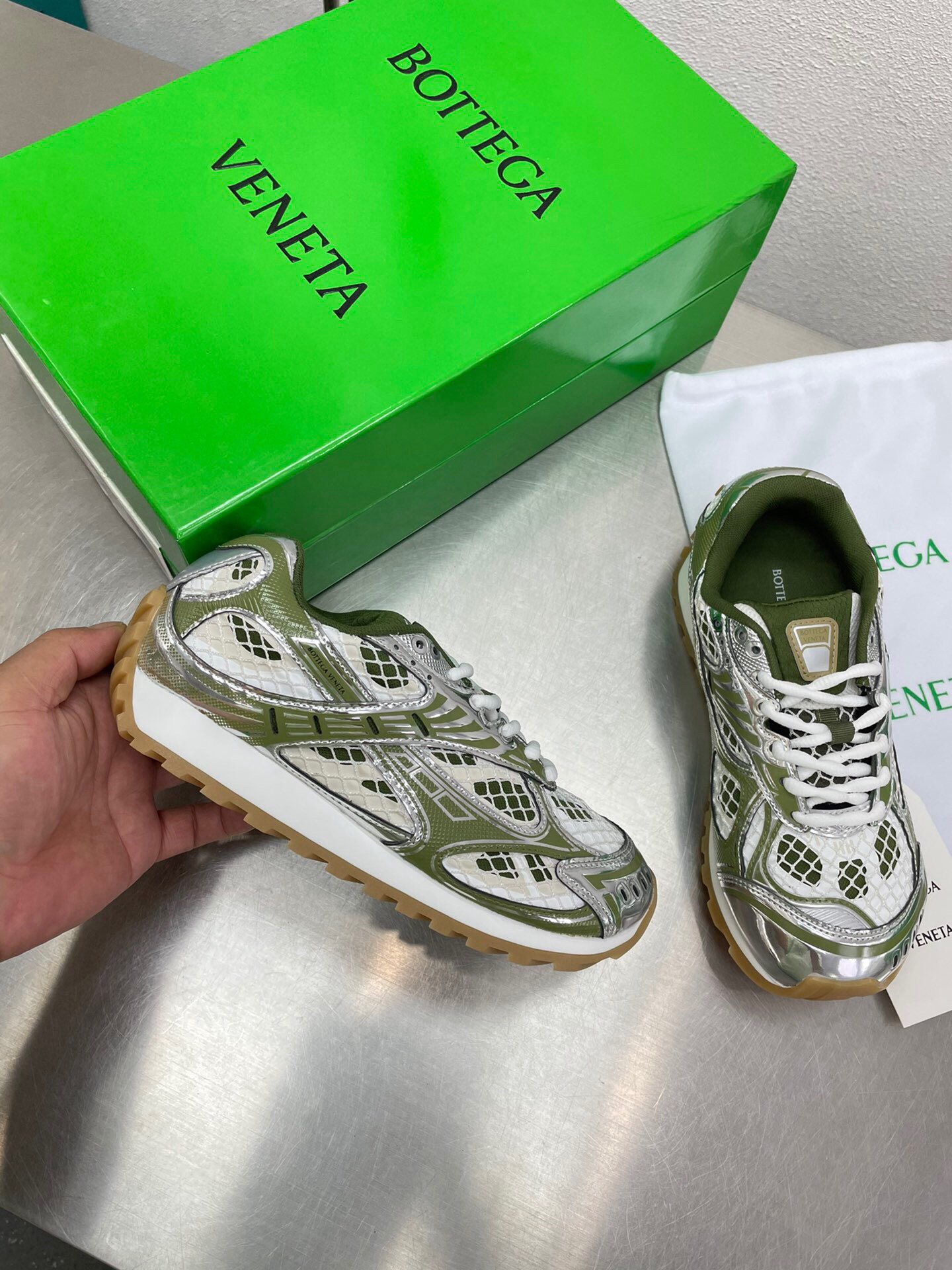 bo*te*ga Ve*ne*ta bv sneaker 2024090401