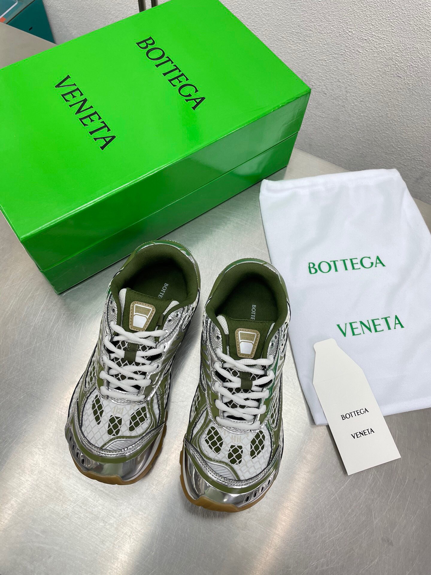 bo*te*ga Ve*ne*ta bv sneaker 2024090401
