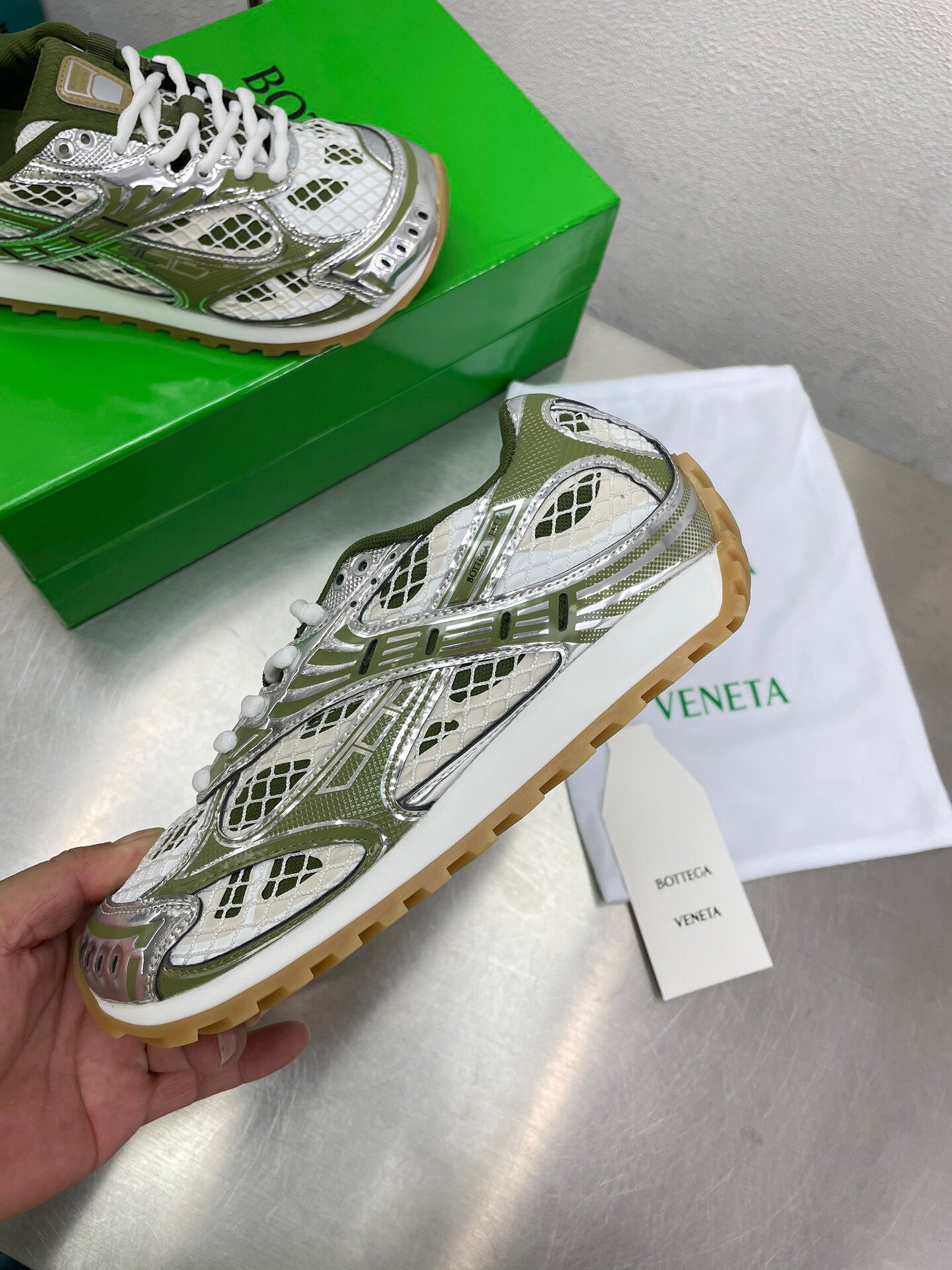 bo*te*ga Ve*ne*ta bv sneaker 2024090401