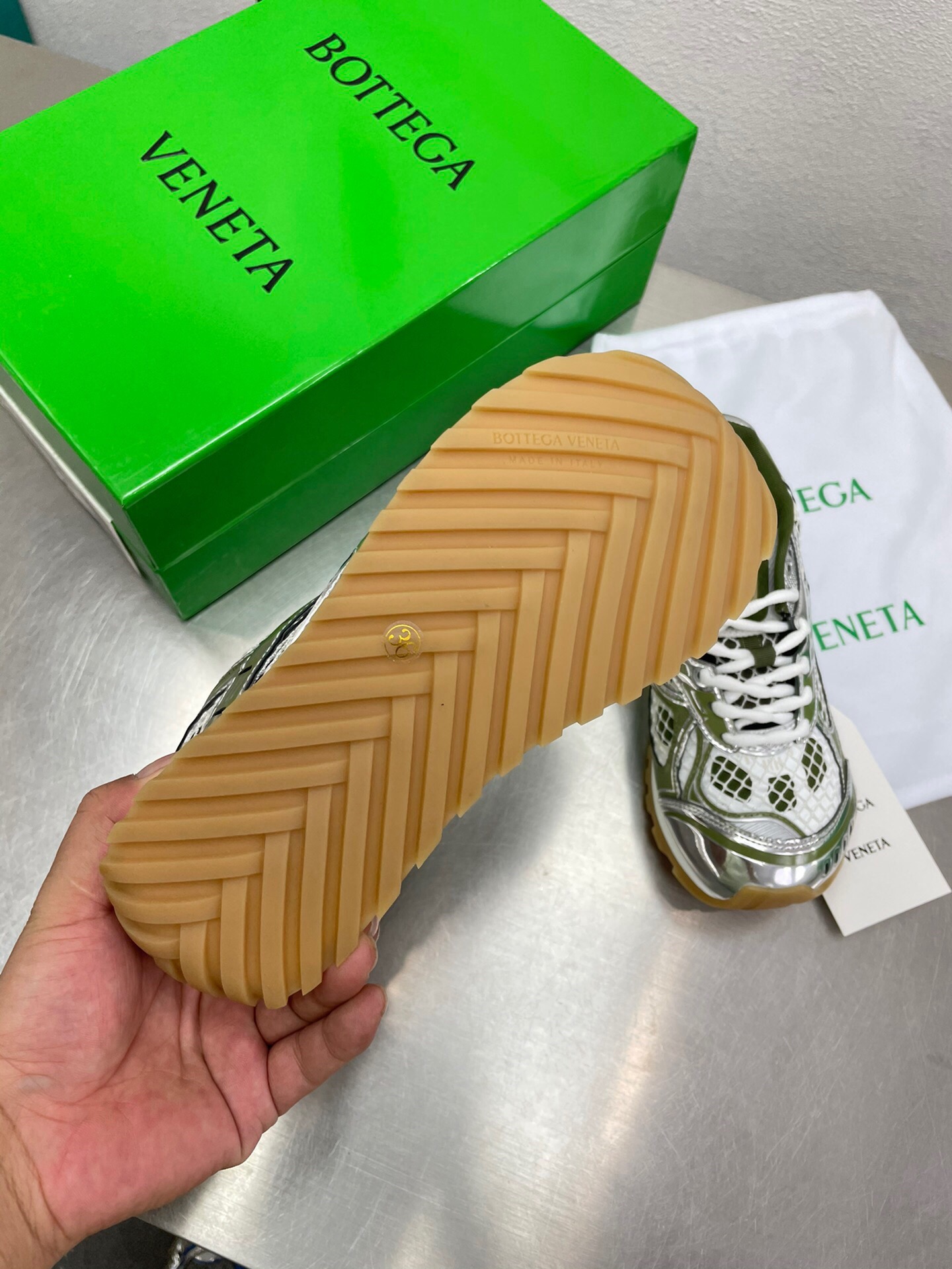 bo*te*ga Ve*ne*ta bv sneaker 2024090401