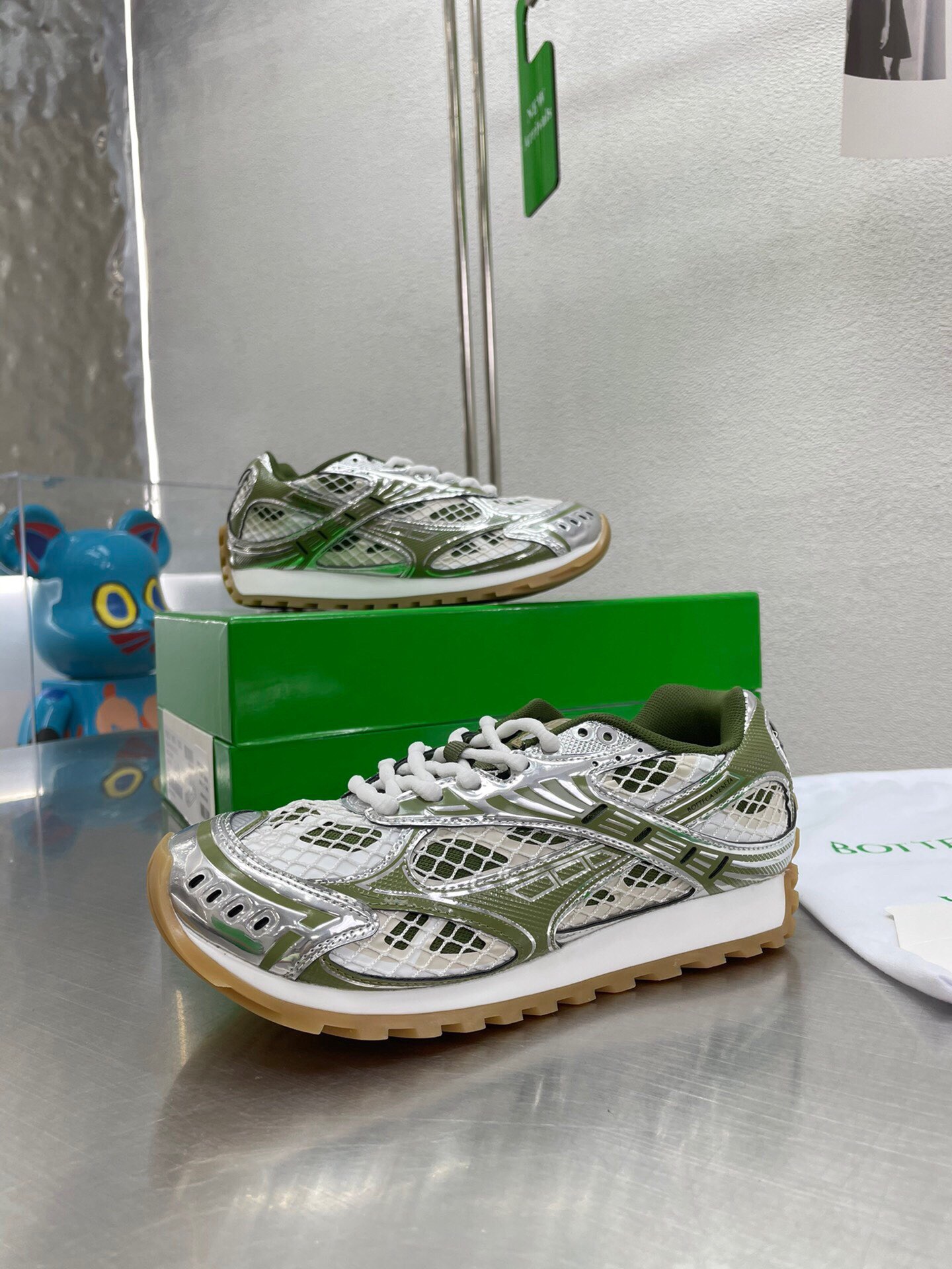 bo*te*ga Ve*ne*ta bv sneaker 2024090401