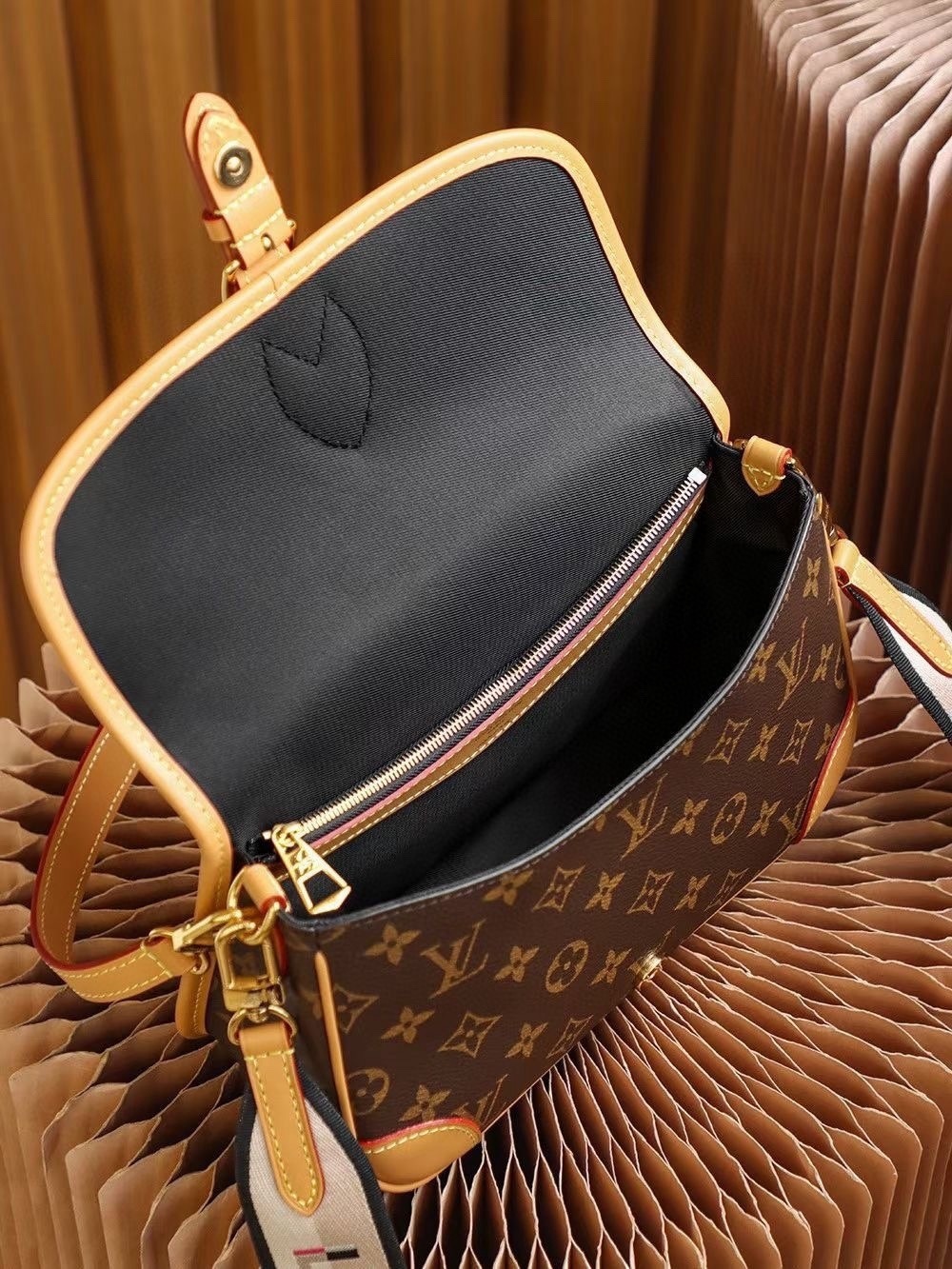 LV Diane bag 25CM 2024090401