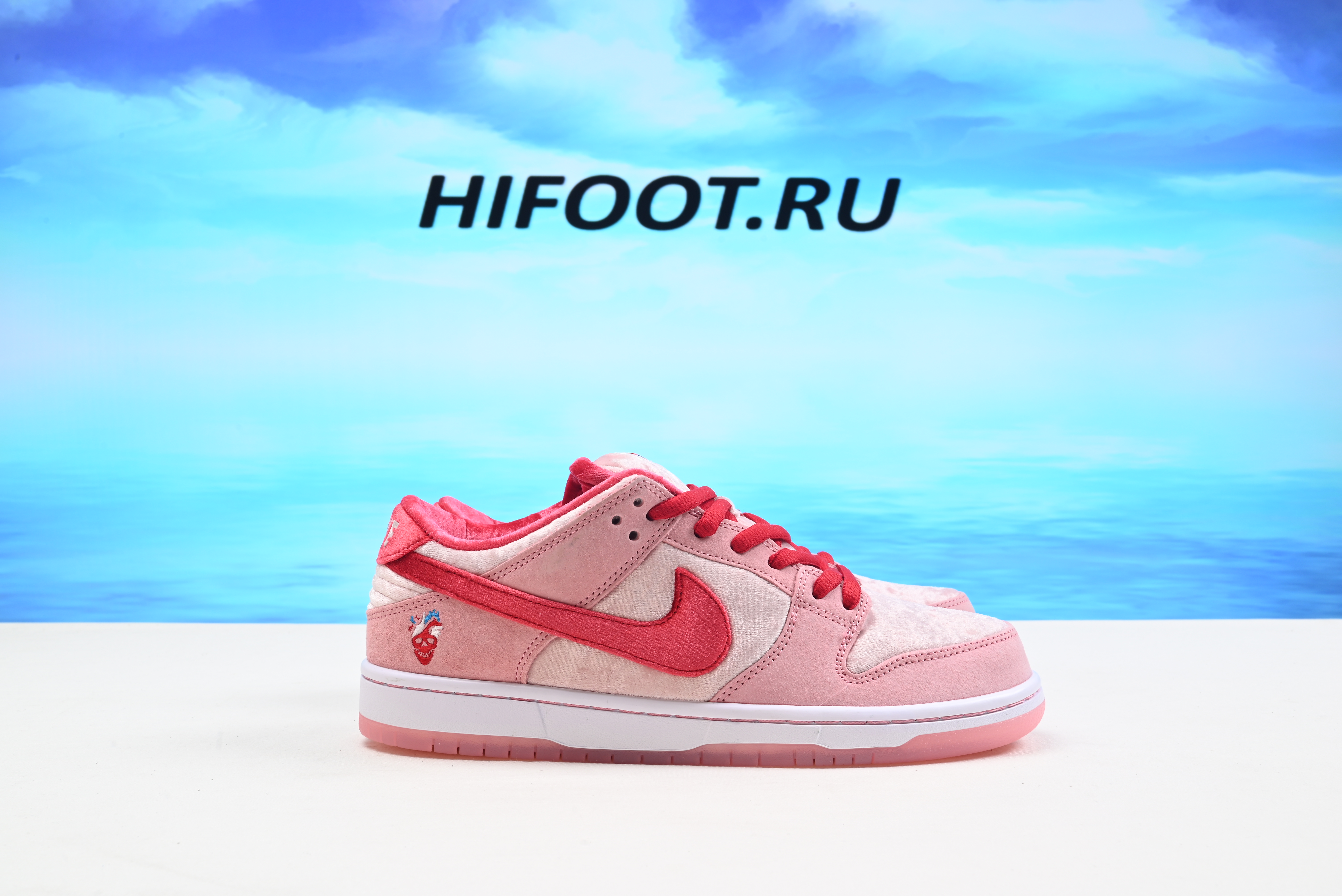 Nike SB Dunk Low StrangeLove Skateboards CT2552-800