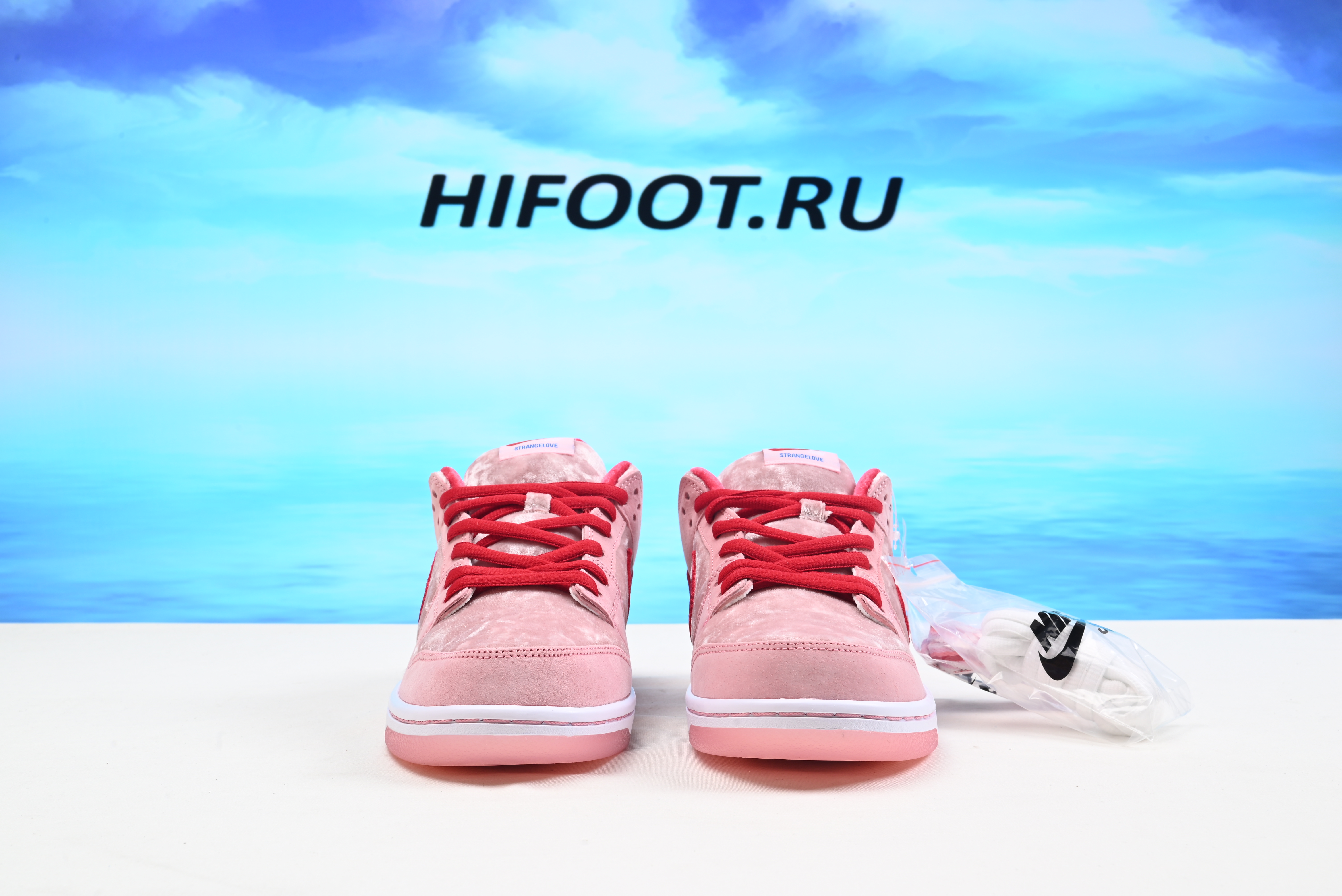 Nike SB Dunk Low StrangeLove Skateboards CT2552-800