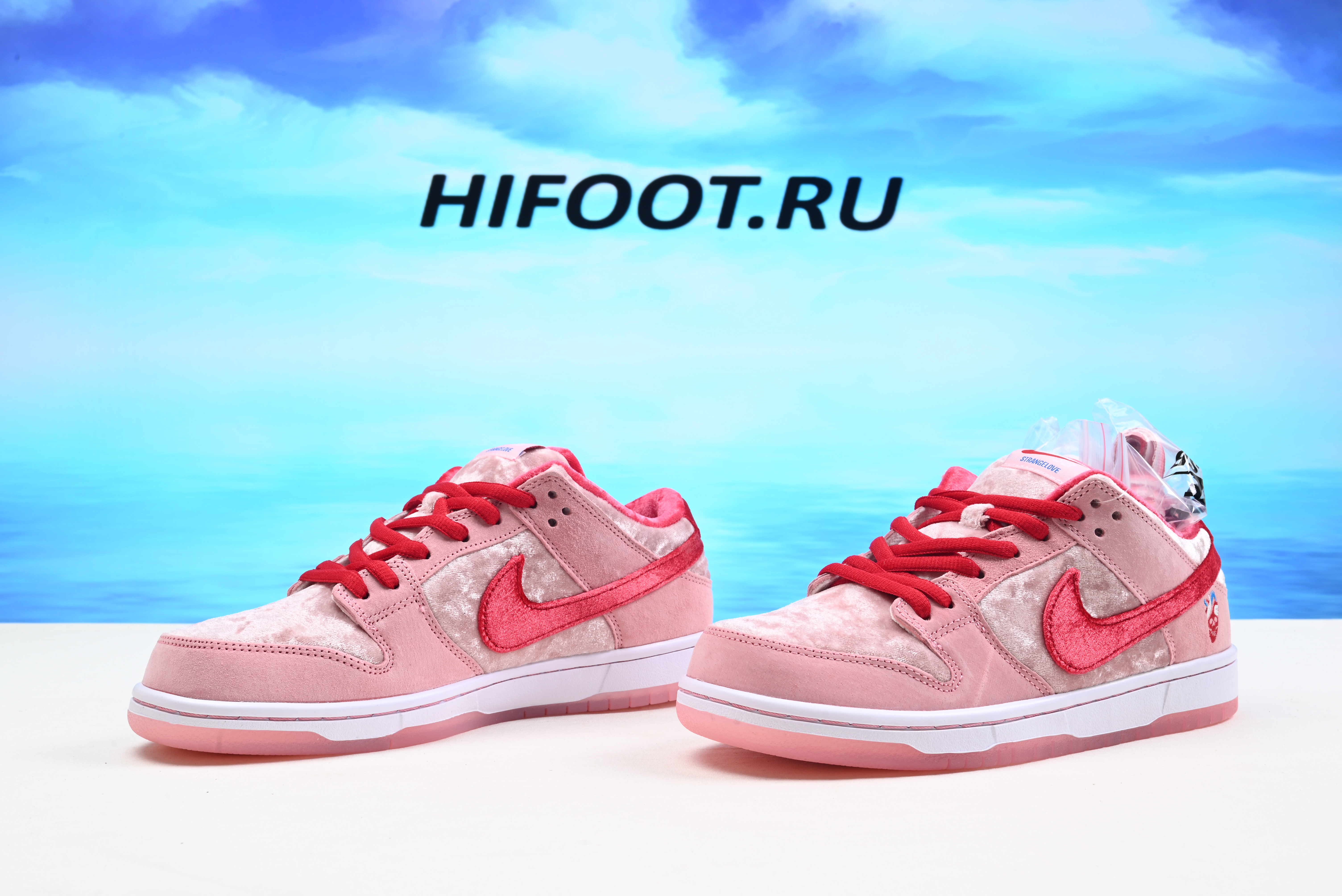 Nike SB Dunk Low StrangeLove Skateboards CT2552-800