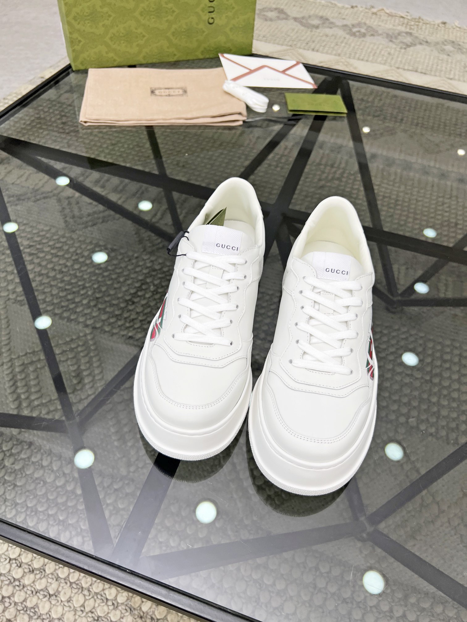 G*u*i sneaker 2024091101