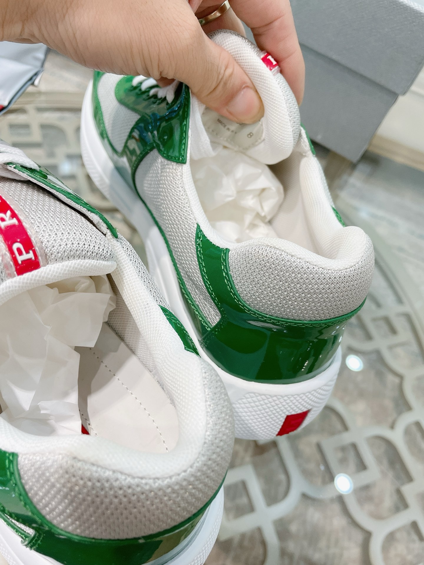 Pra*a sneaker 2024091401