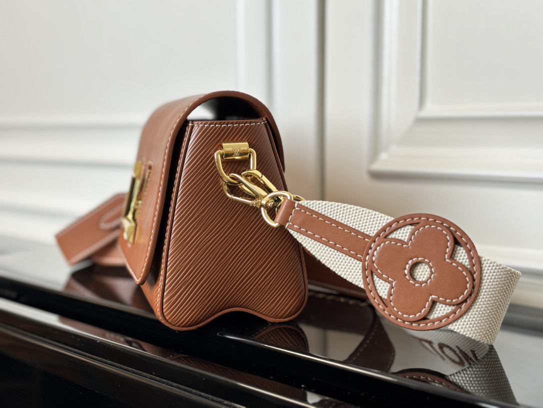 LV twist traveler M24758 19CM