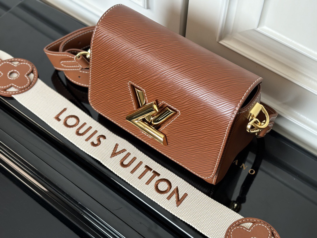LV twist traveler M24758 19CM