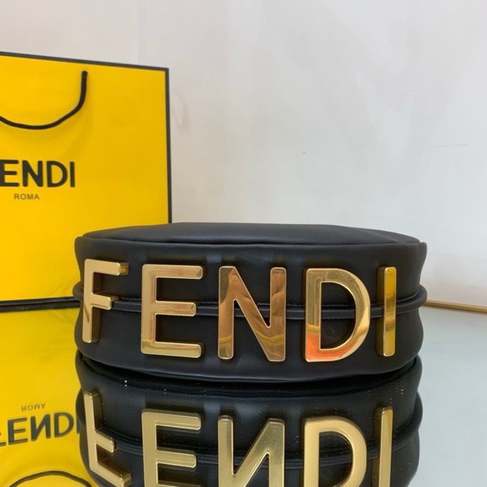F**di graphy 29*24.5*10cm 2024100401