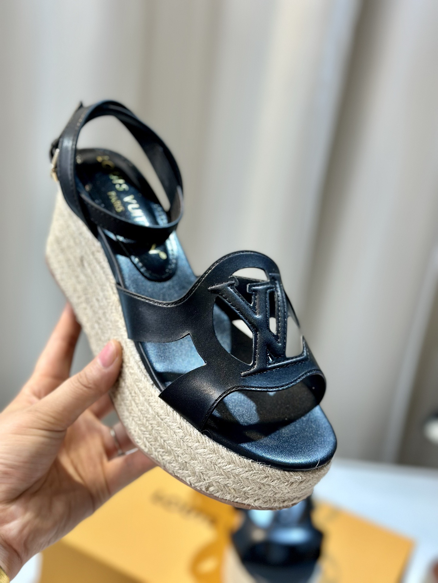 LV Isola Wedge Sandle 6.5CM