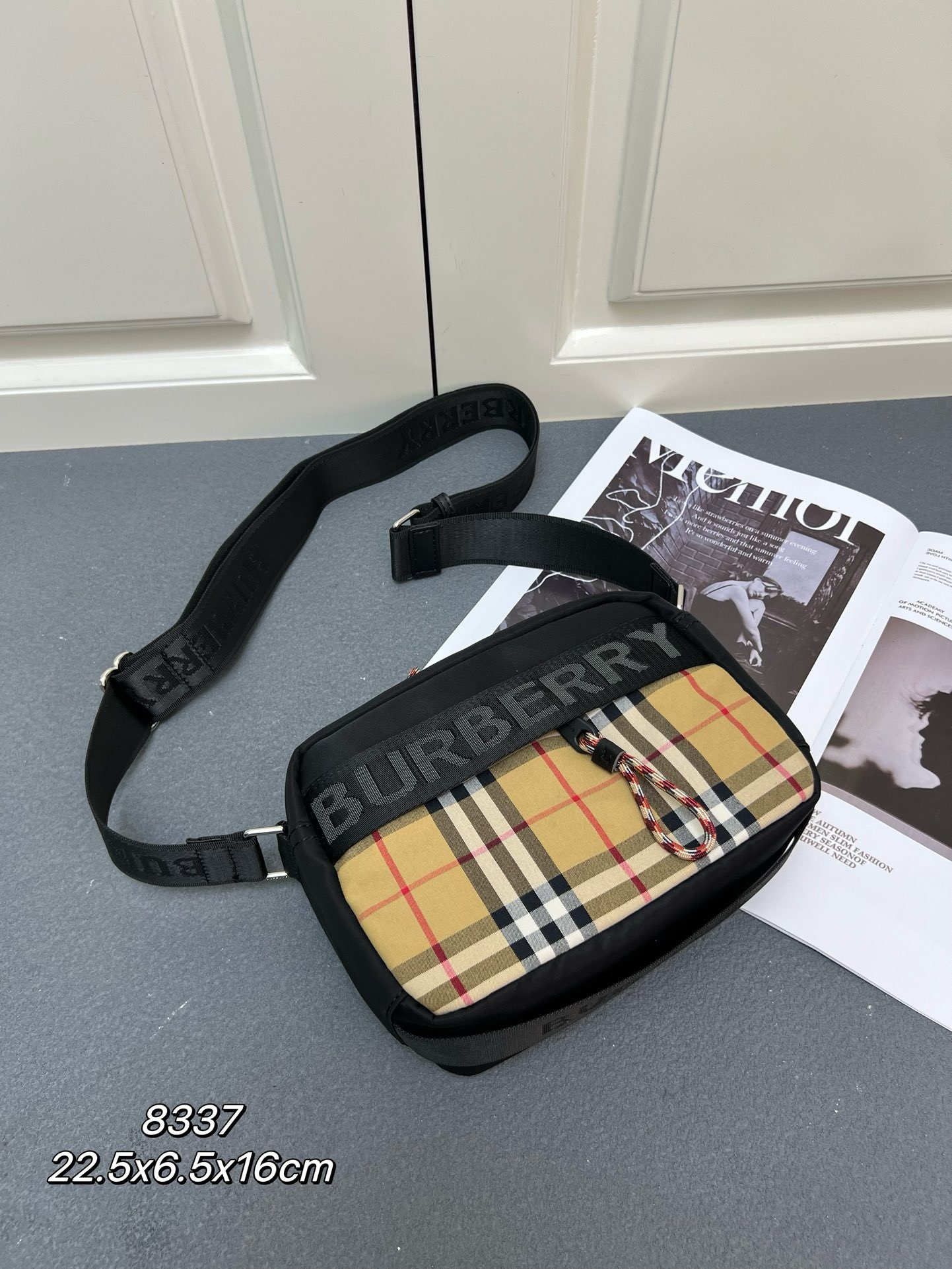 B**rry nylon crossbody bag  22.5*6.5*16cm