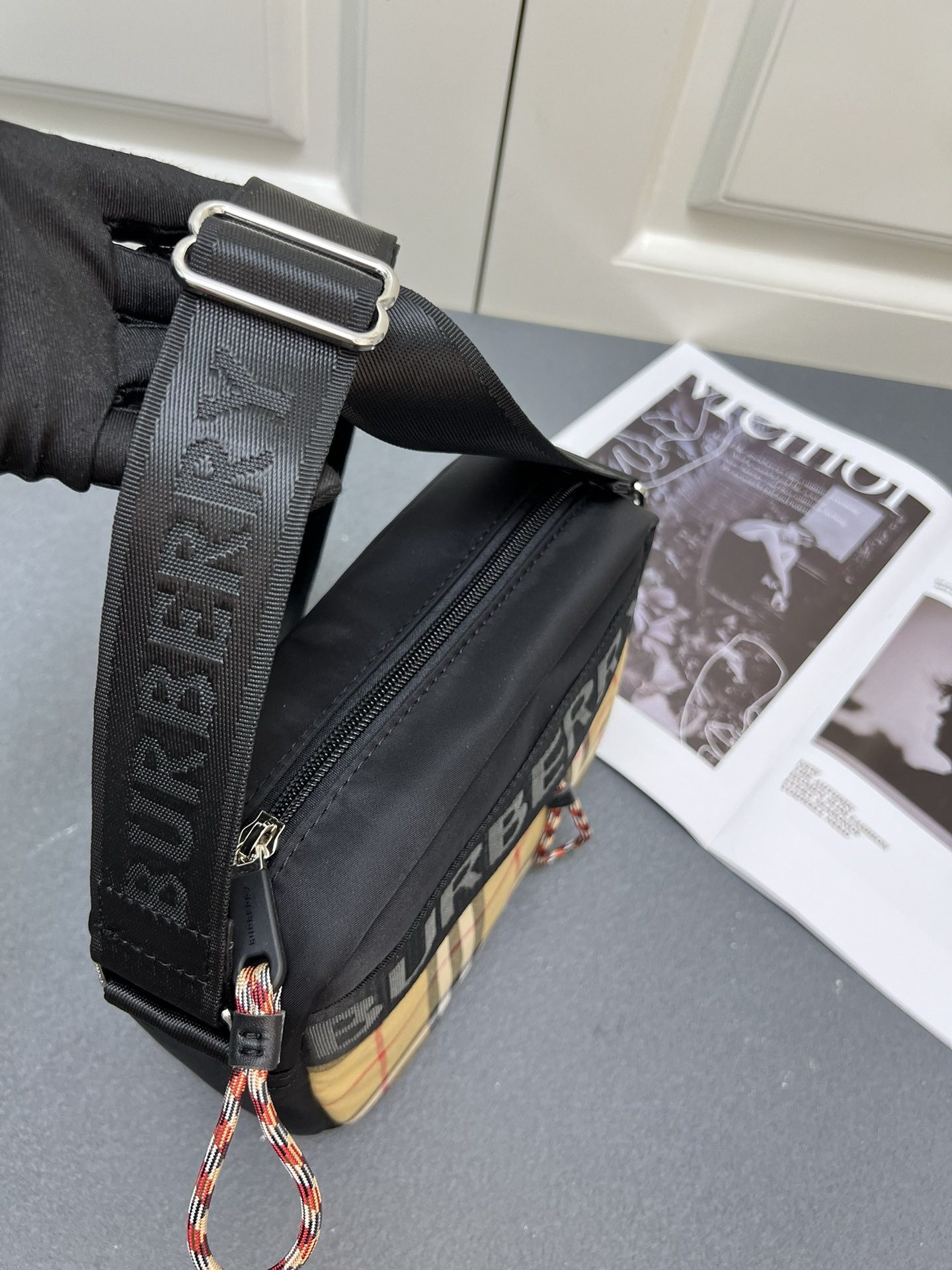 B**rry nylon crossbody bag  22.5*6.5*16cm
