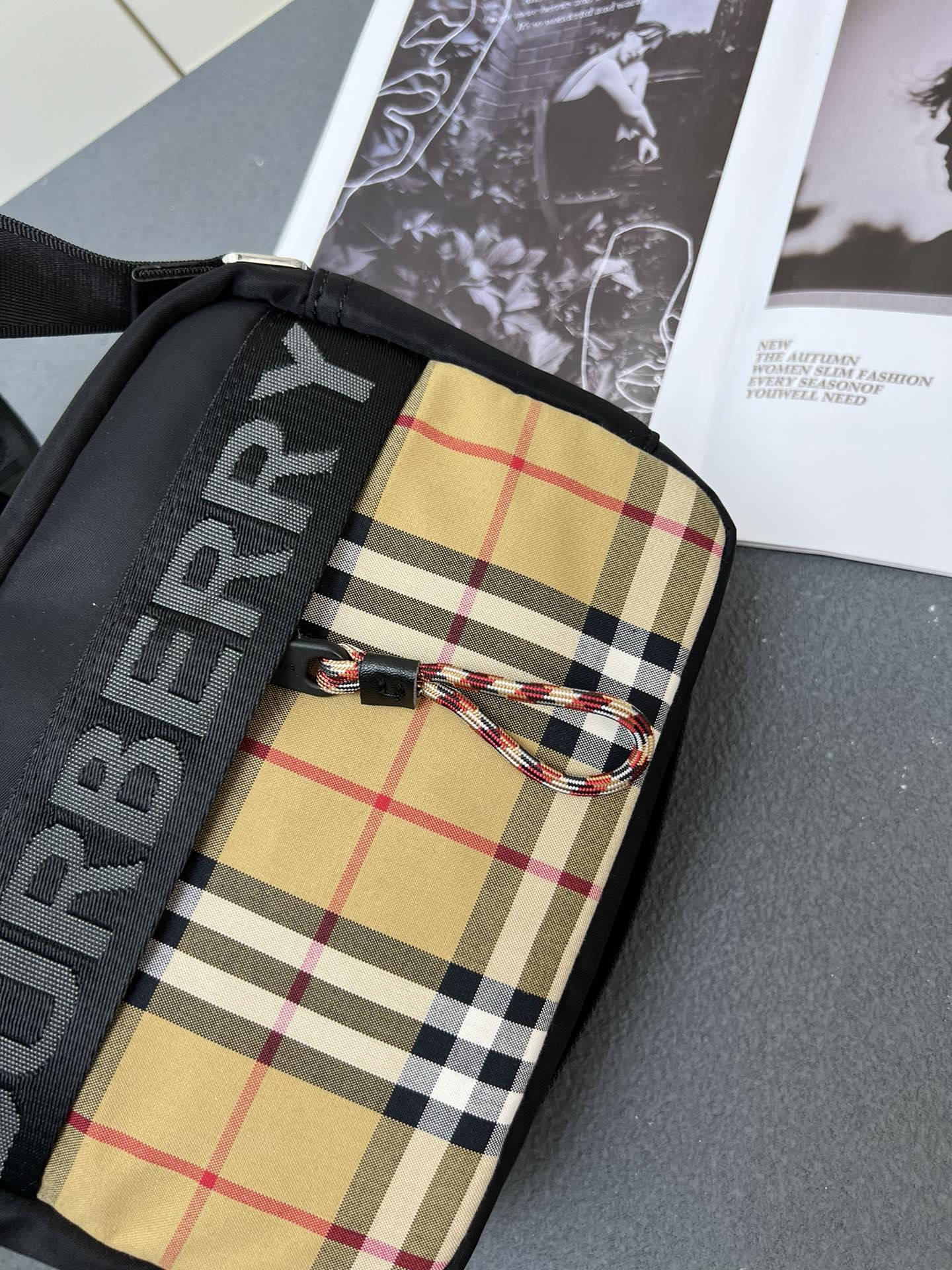 B**rry nylon crossbody bag  22.5*6.5*16cm