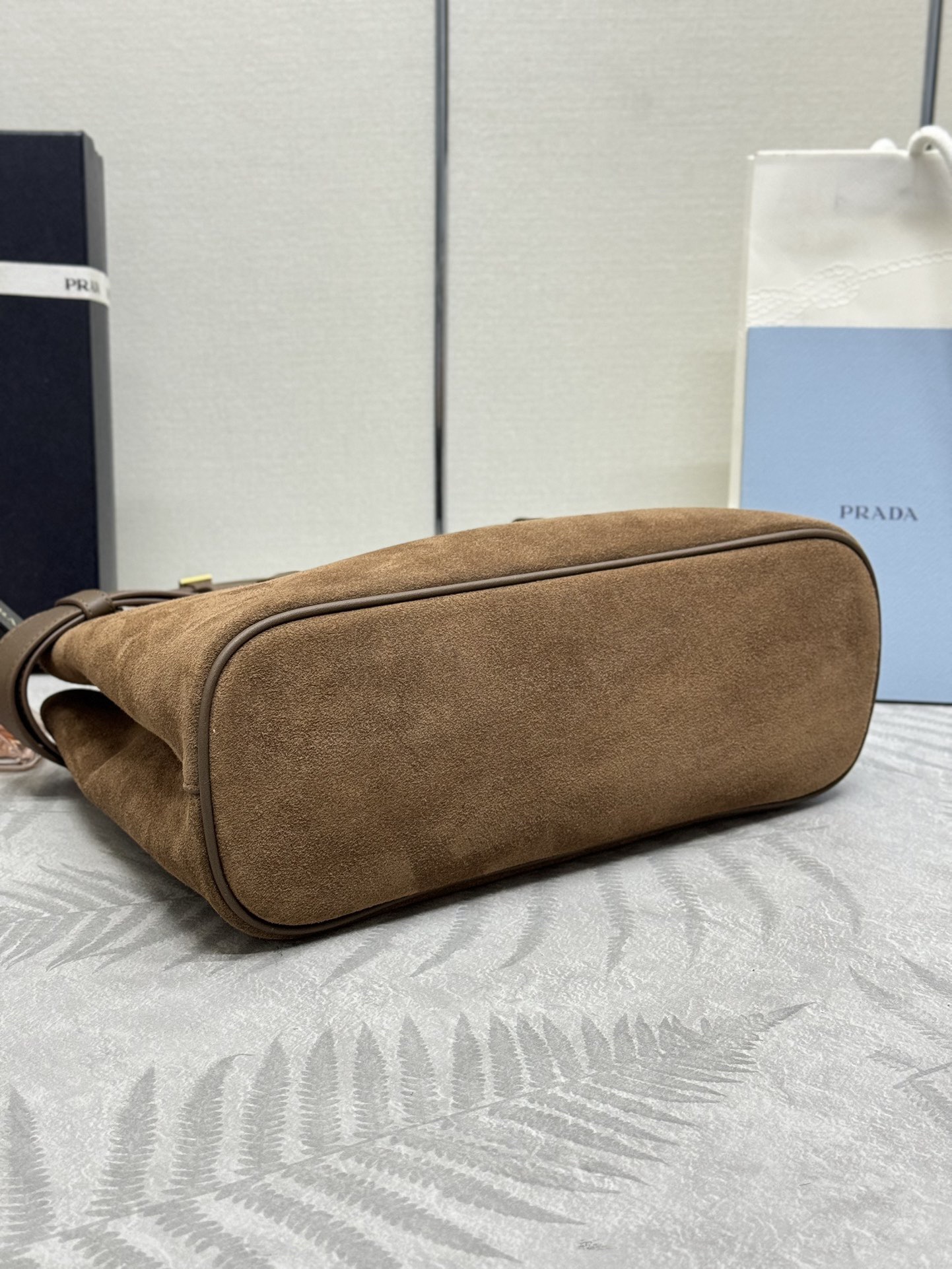 Pra*a buckle bag 32*23*11cm 2024100801