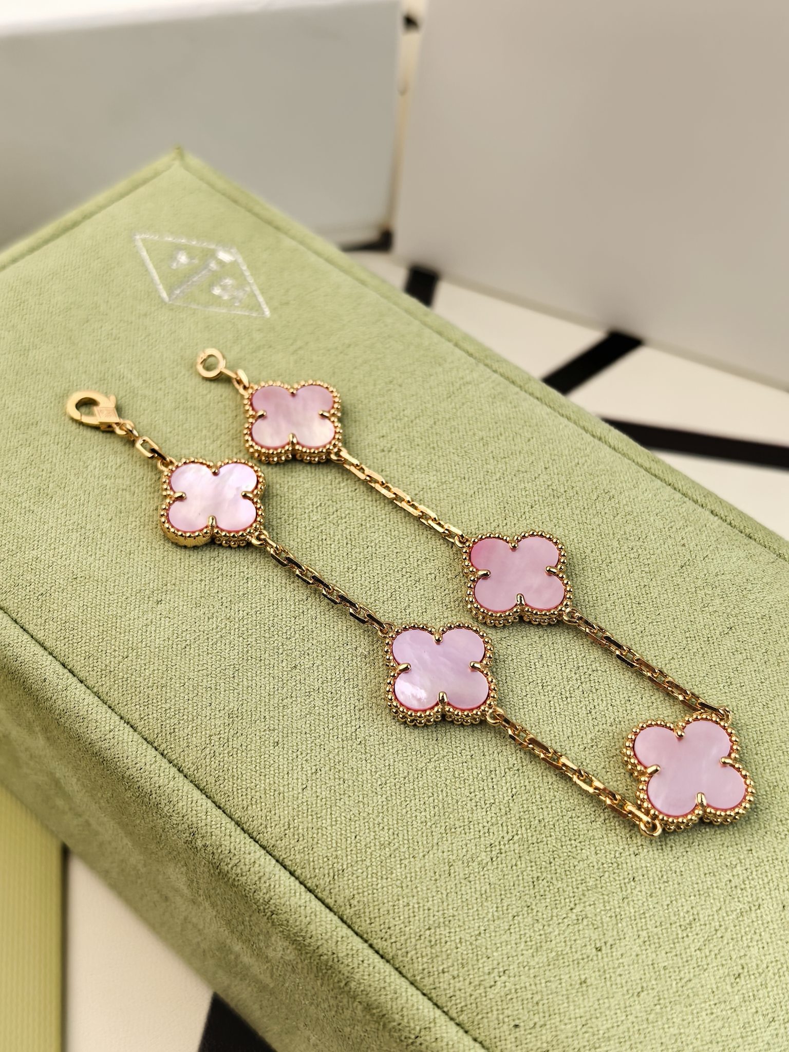 VCA Bracelet 2024100901