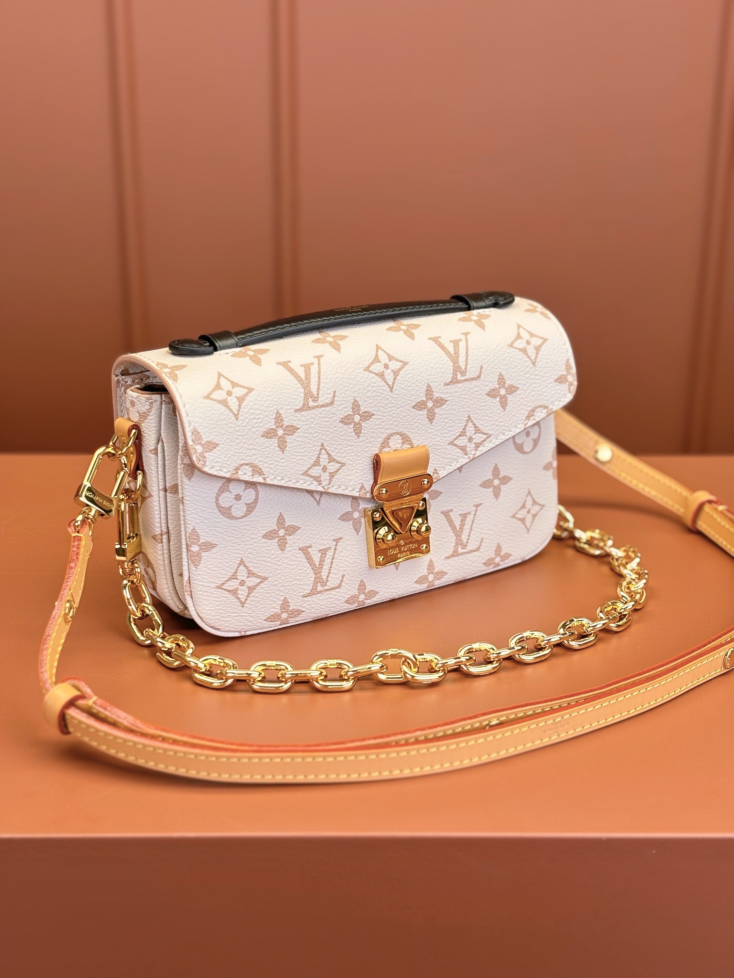 LV Pochette metis east west 21.5*13.5*6CM