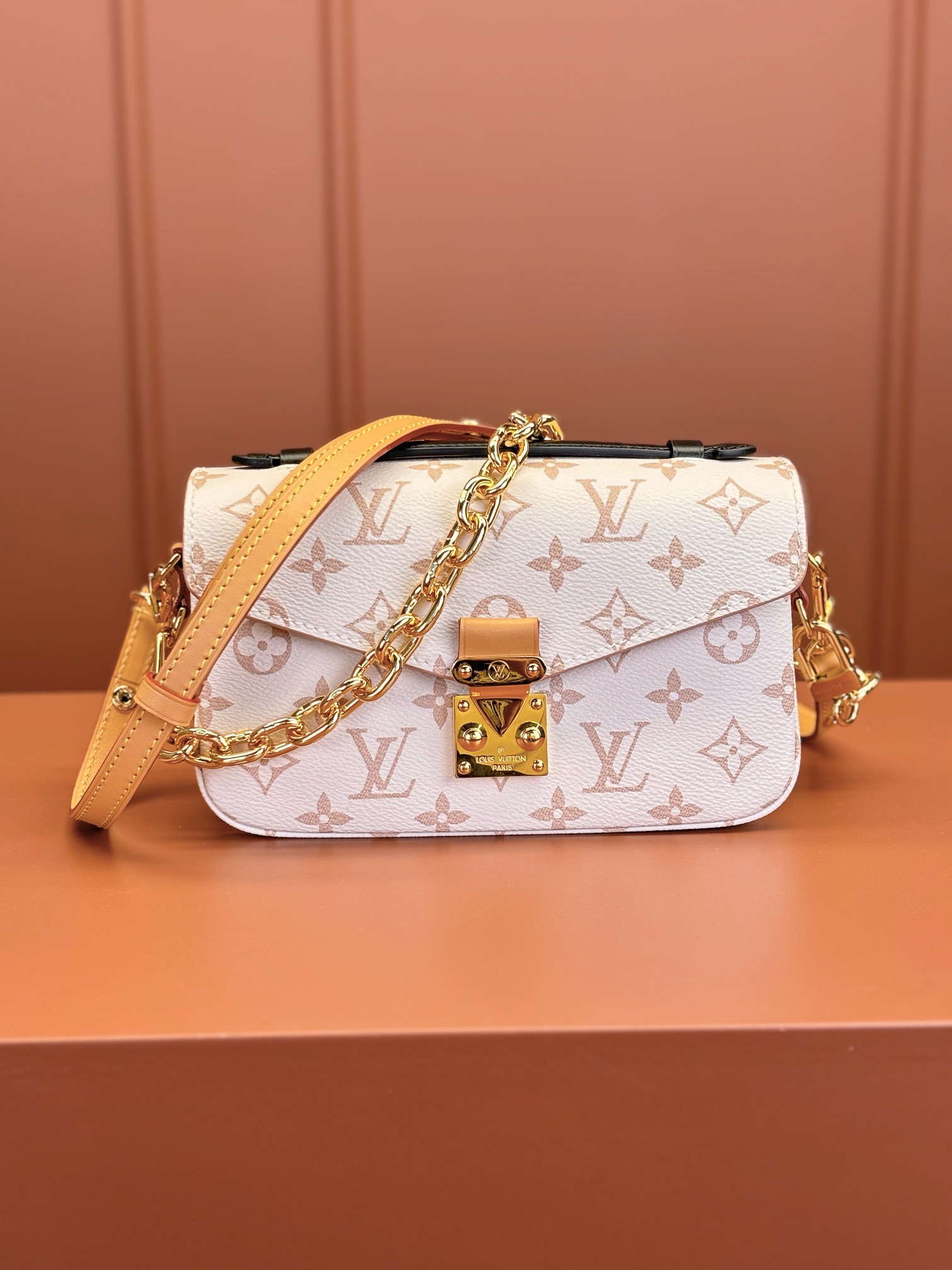 LV Pochette metis east west 21.5*13.5*6CM