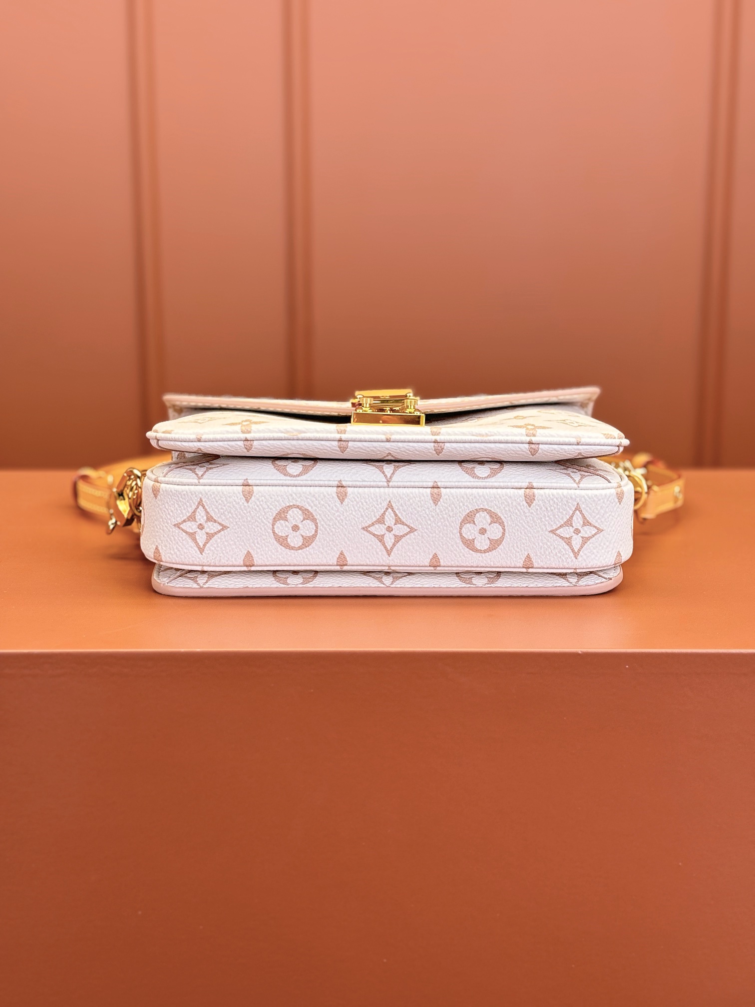 LV Pochette metis east west 21.5*13.5*6CM