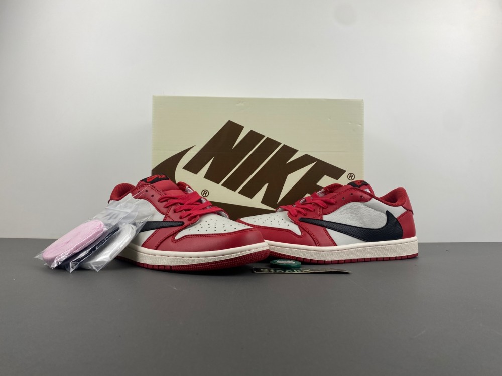 Travis Scott x Air Jordan 1 Chicago DZ4137-700