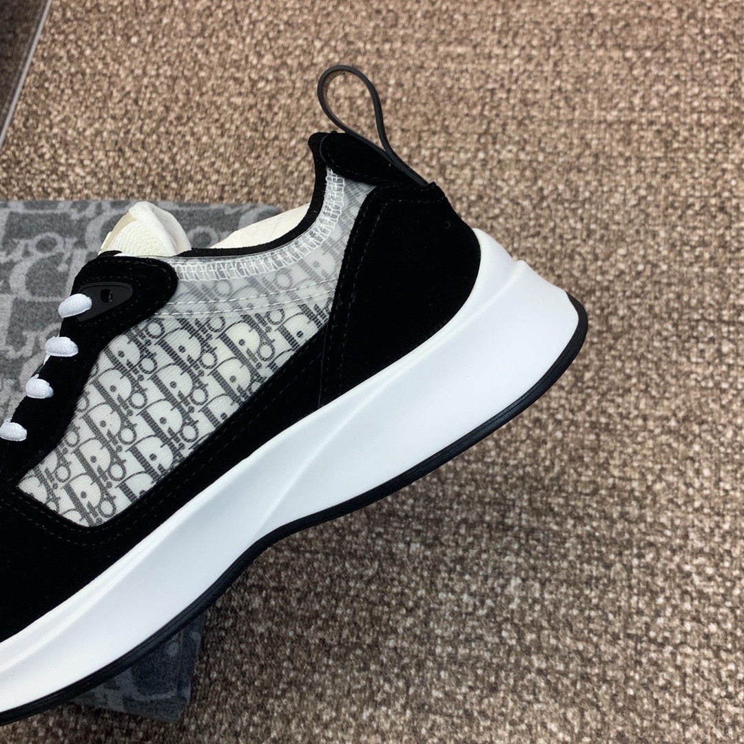 D*or sneaker 2024101801