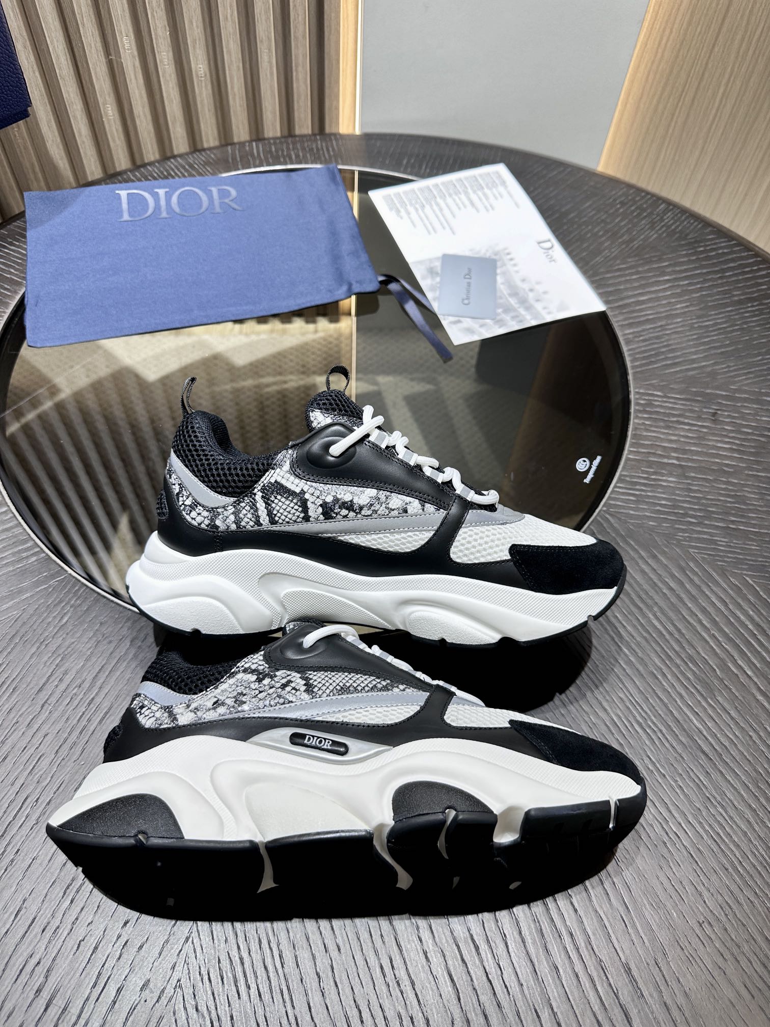 D*or b22 sneaker 2024101801