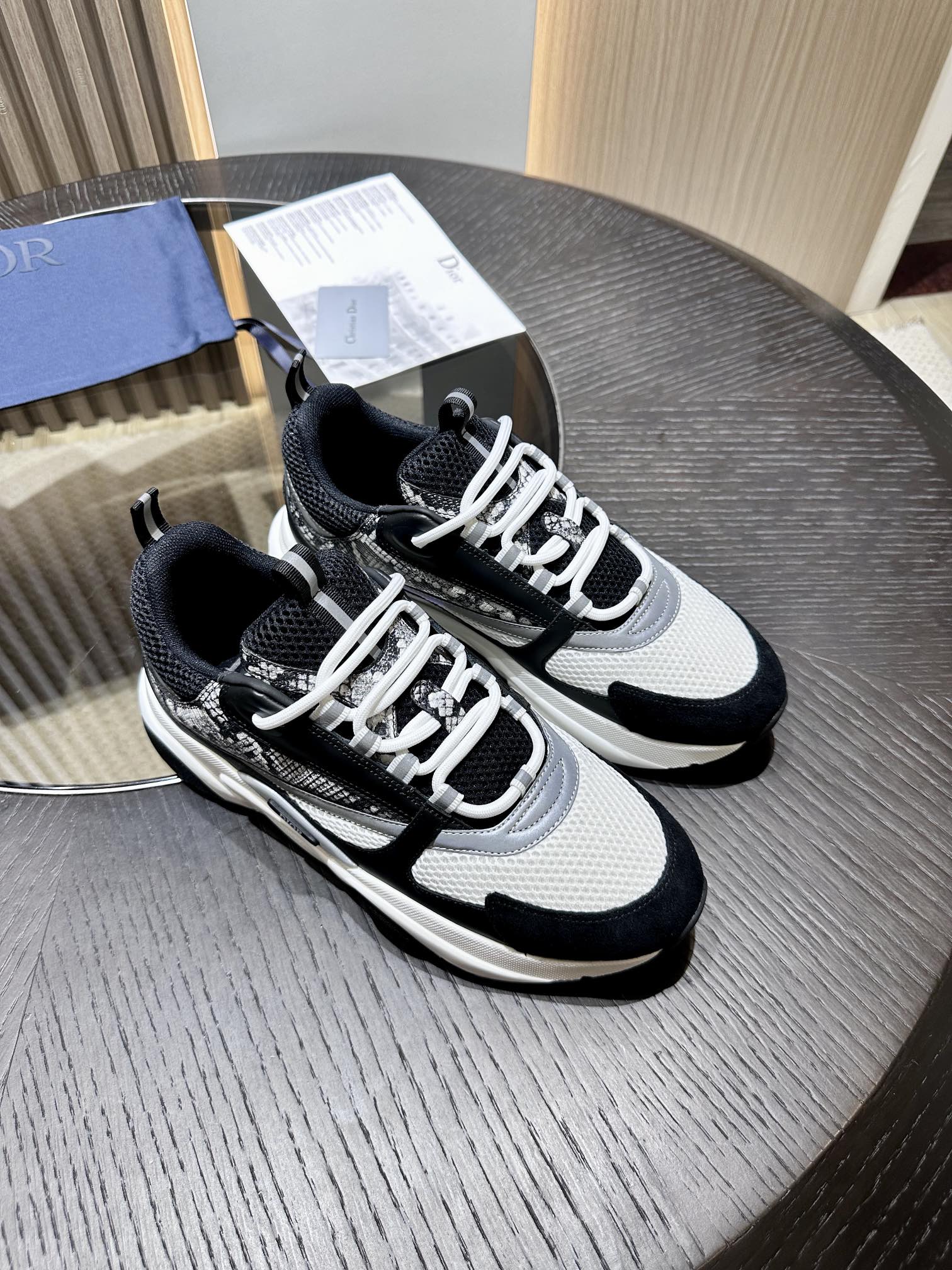 D*or b22 sneaker 2024101801